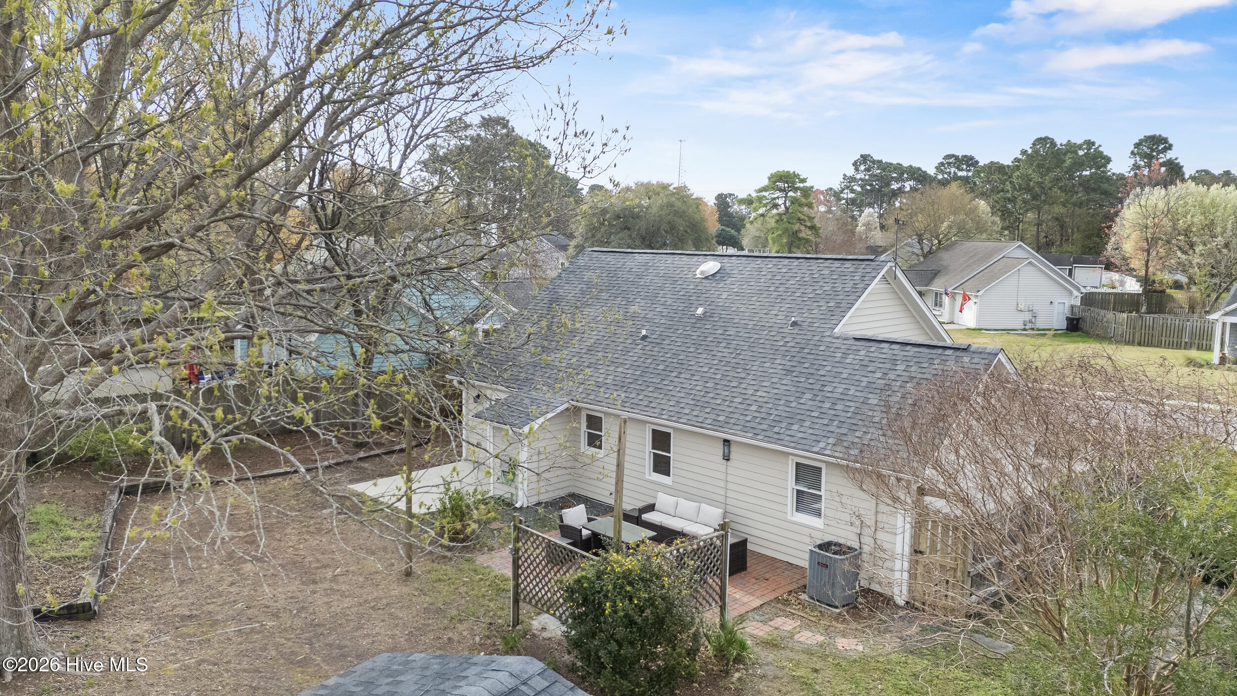 100560305 | Photo 43