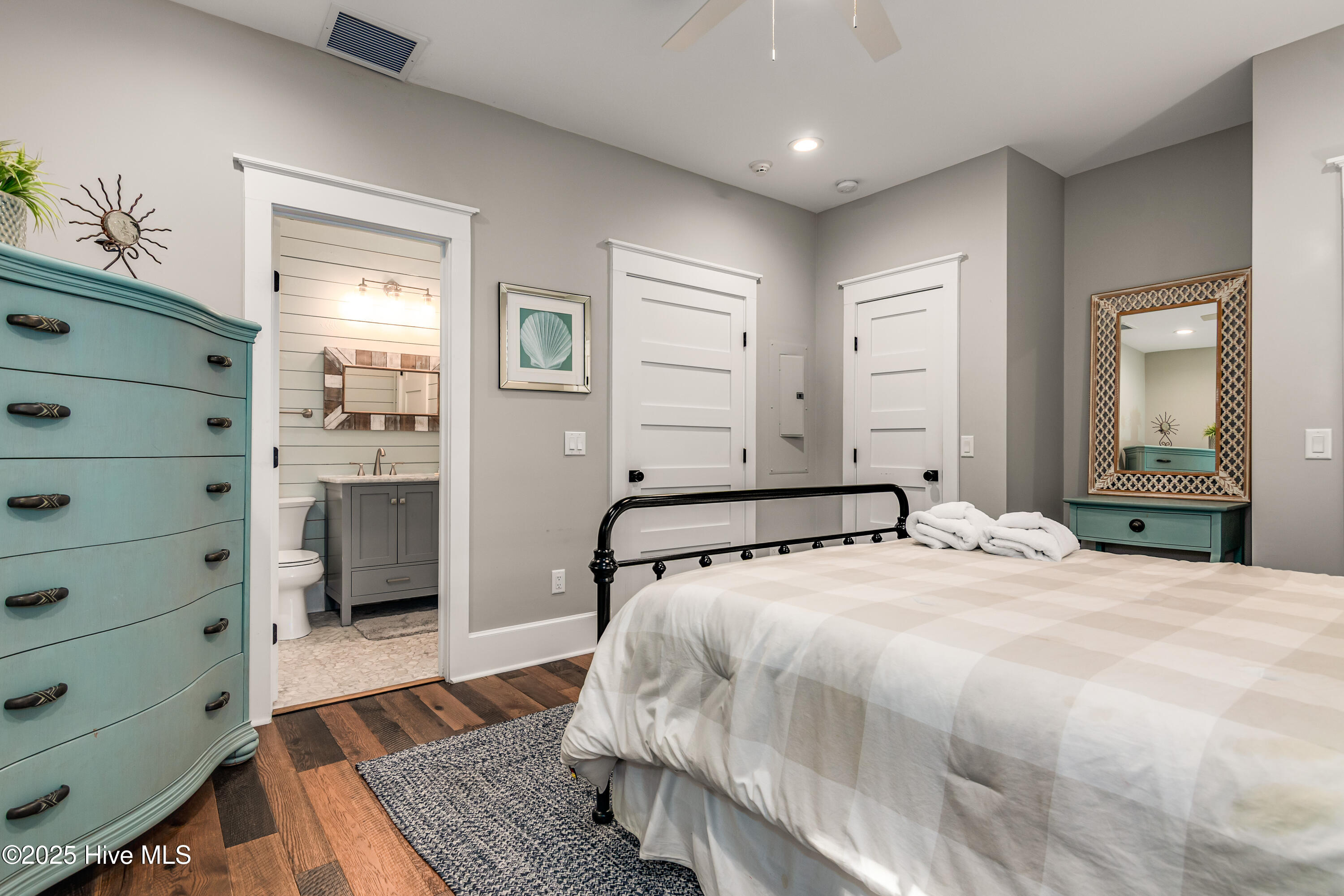 100530236 | Photo 36