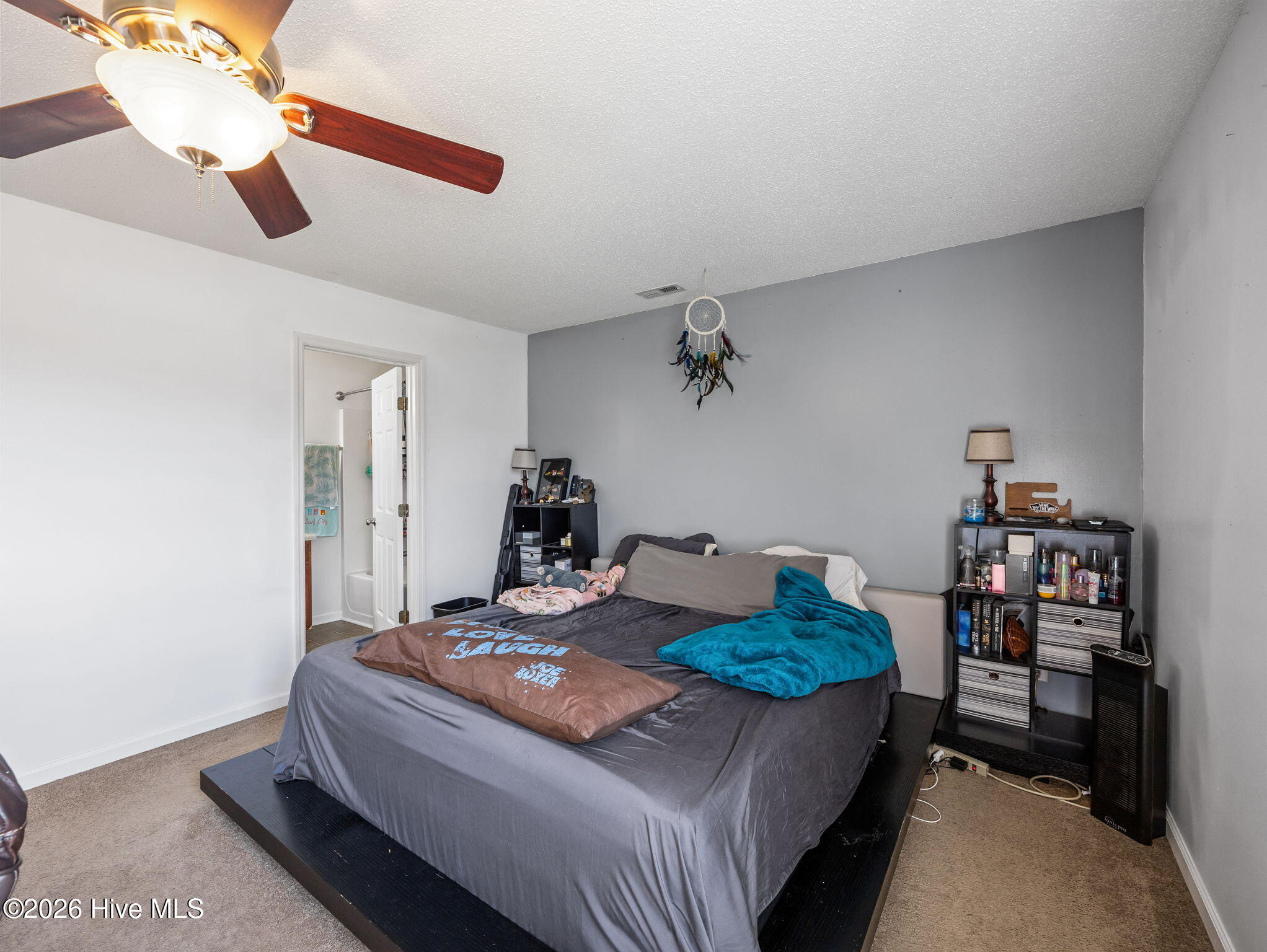 100568127 | Photo 21