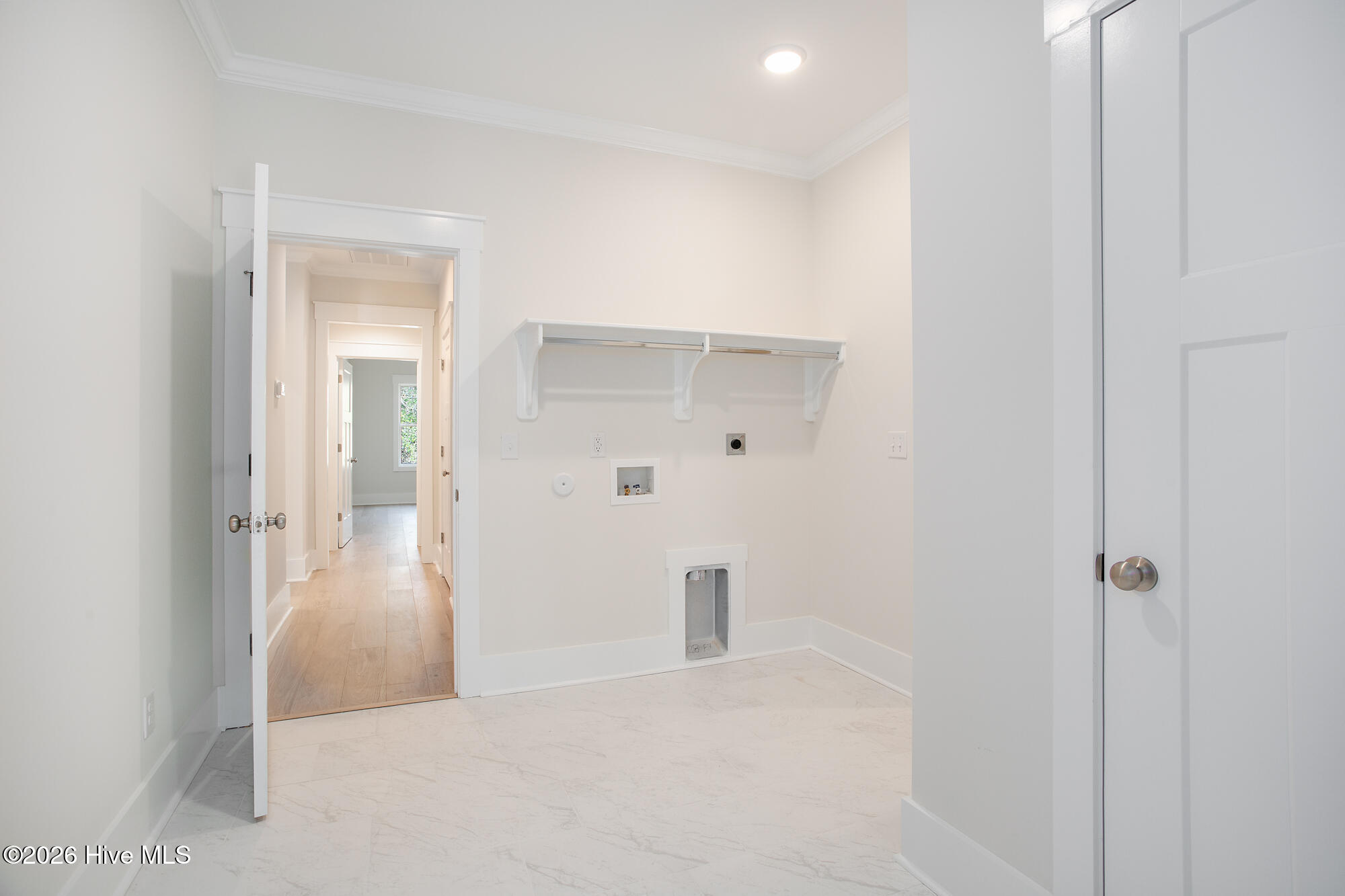 100548303 | Photo 25