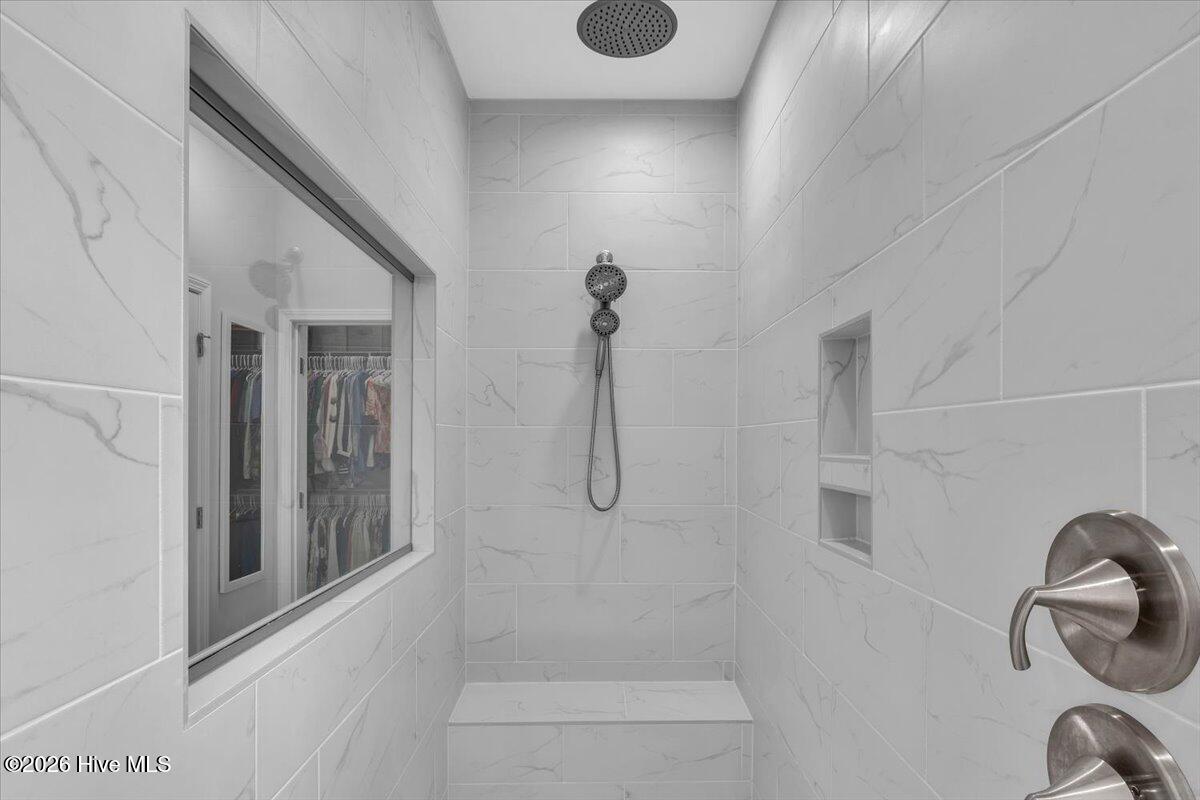 100560173 | Photo 40