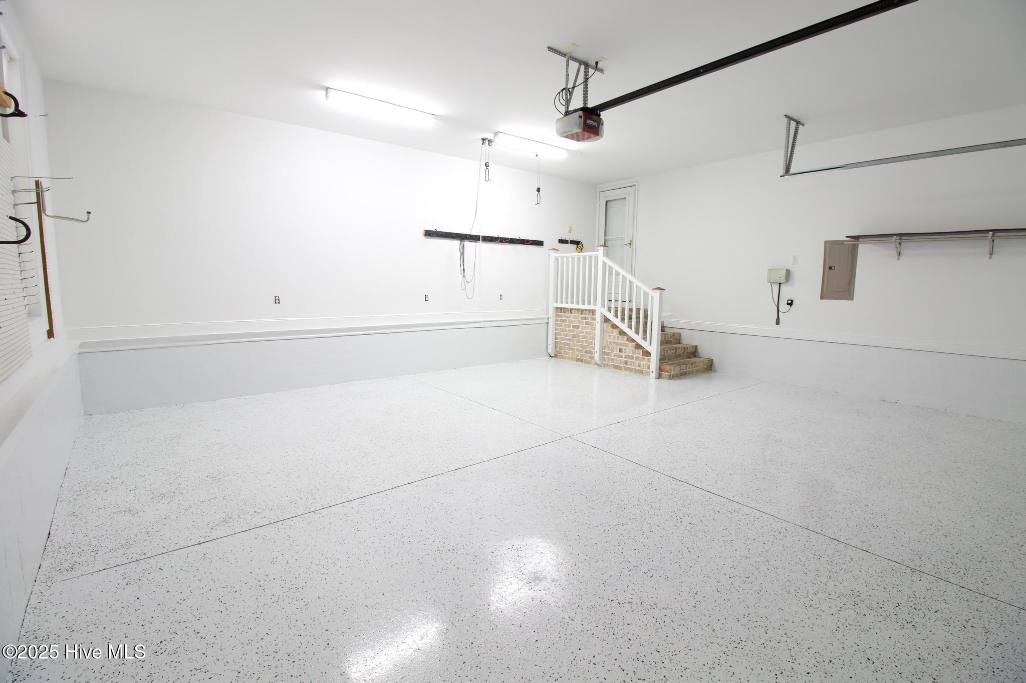 100518600 | Photo 54