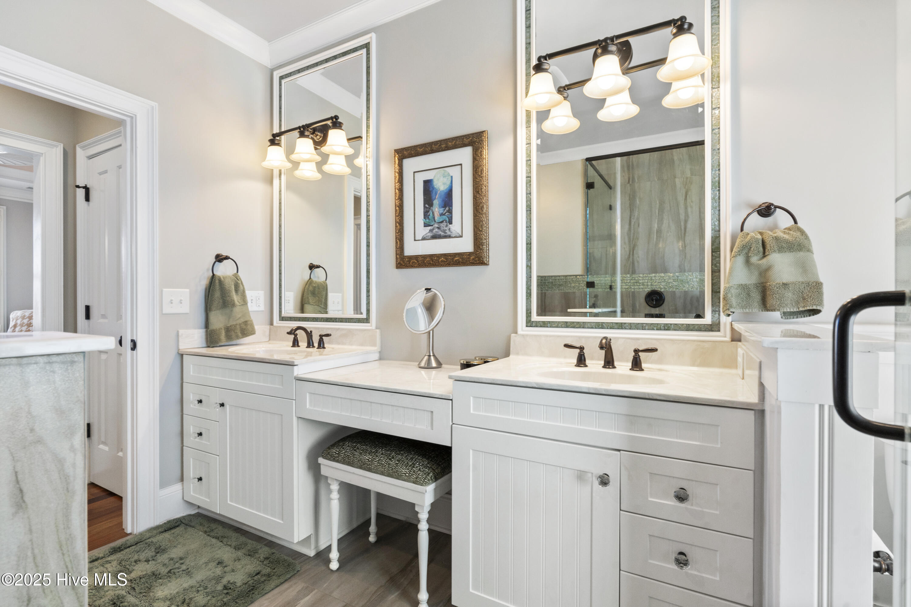 100498817 | Photo 32