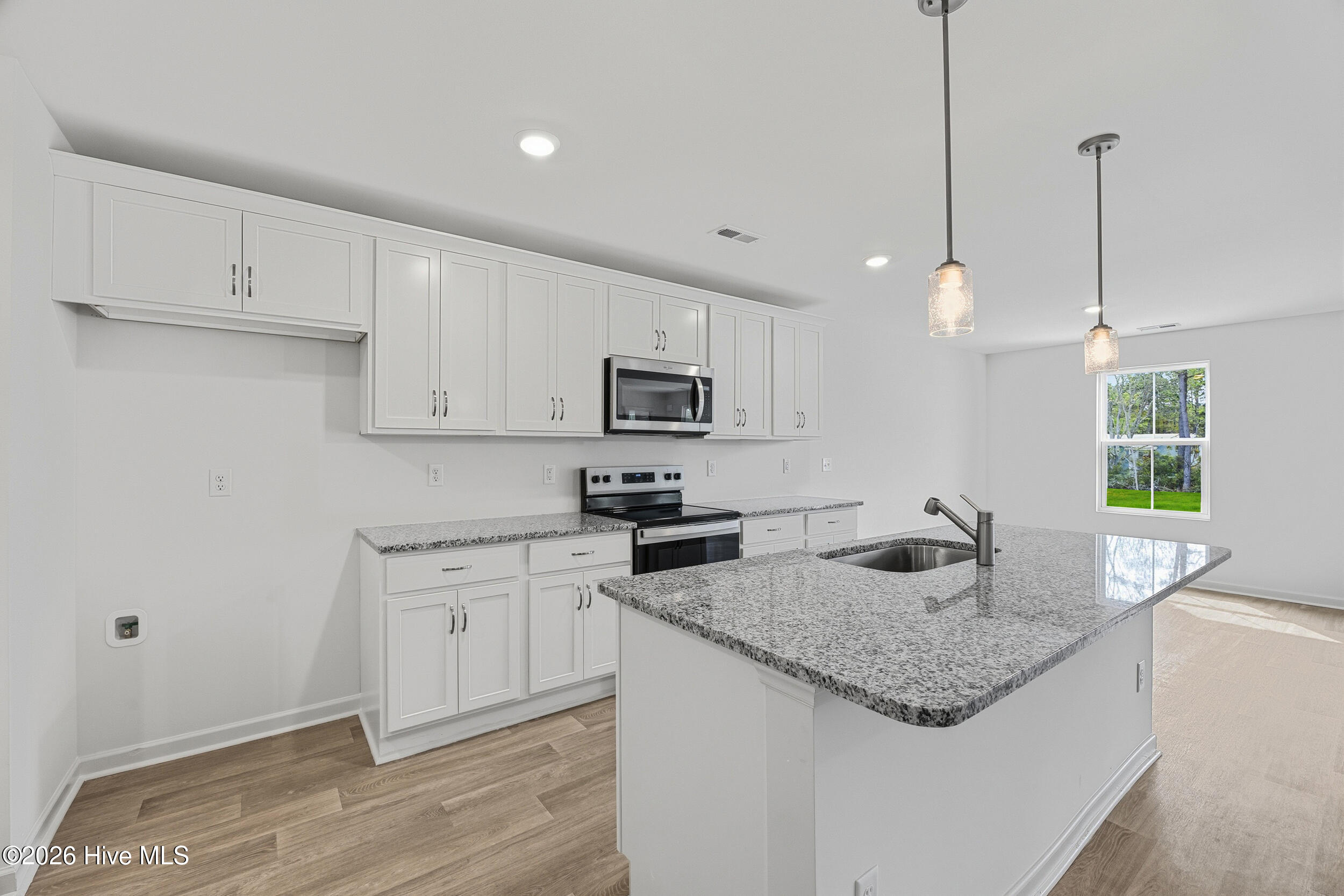 100554549 | Photo 11