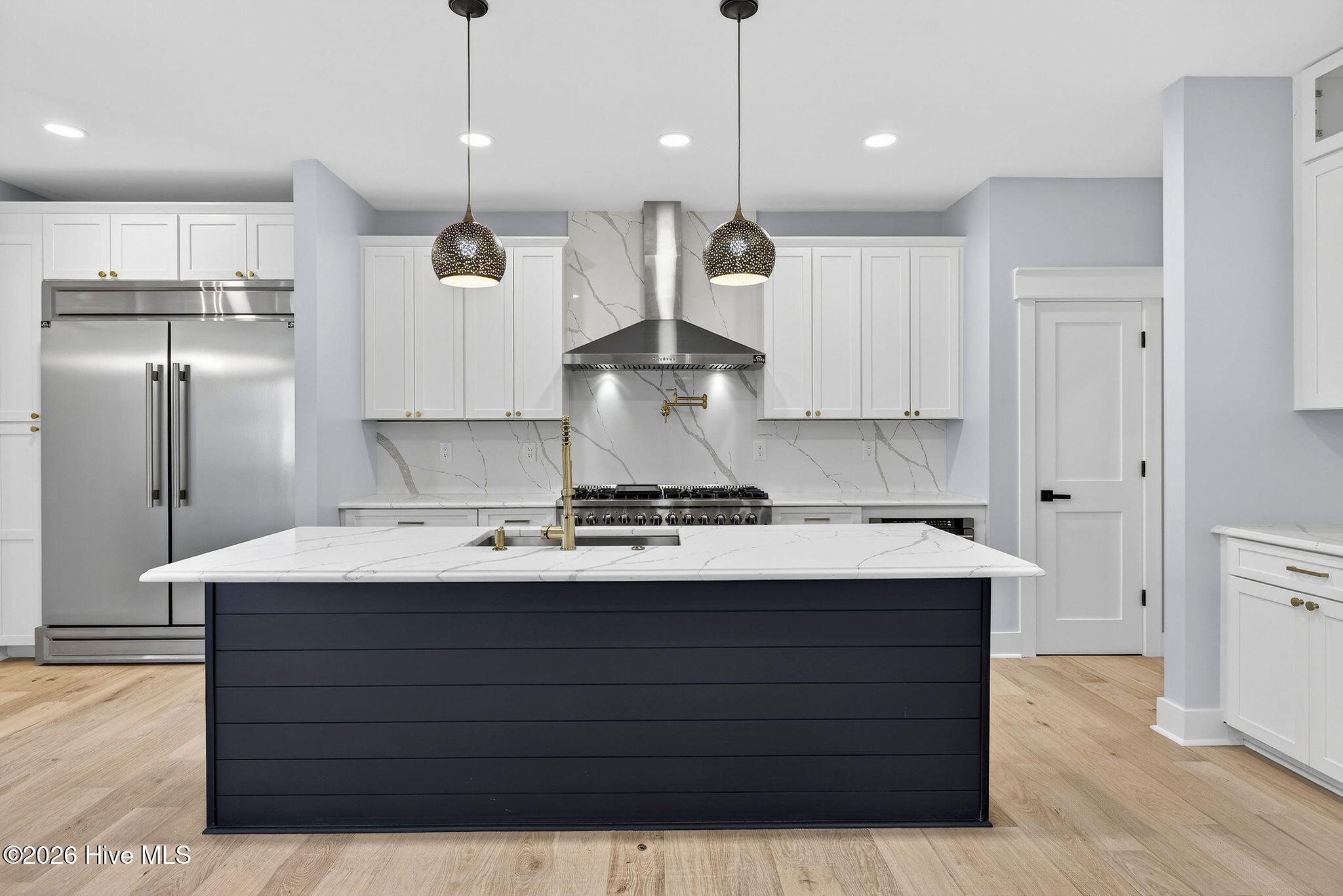 100548792 | Photo 25