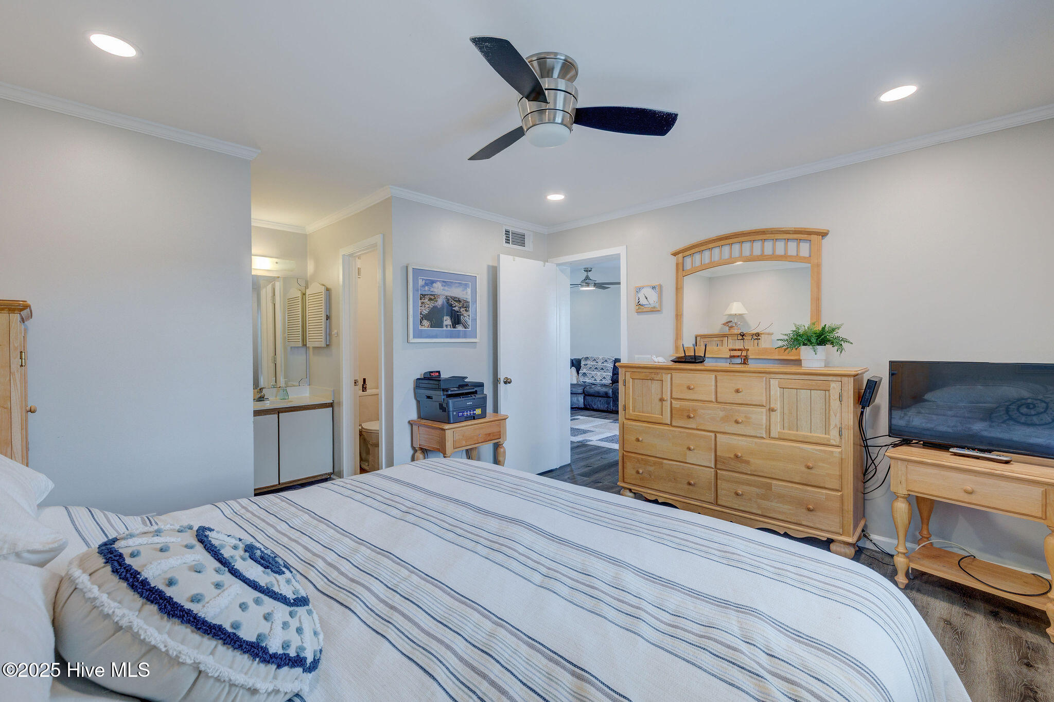 100525096 | Photo 13