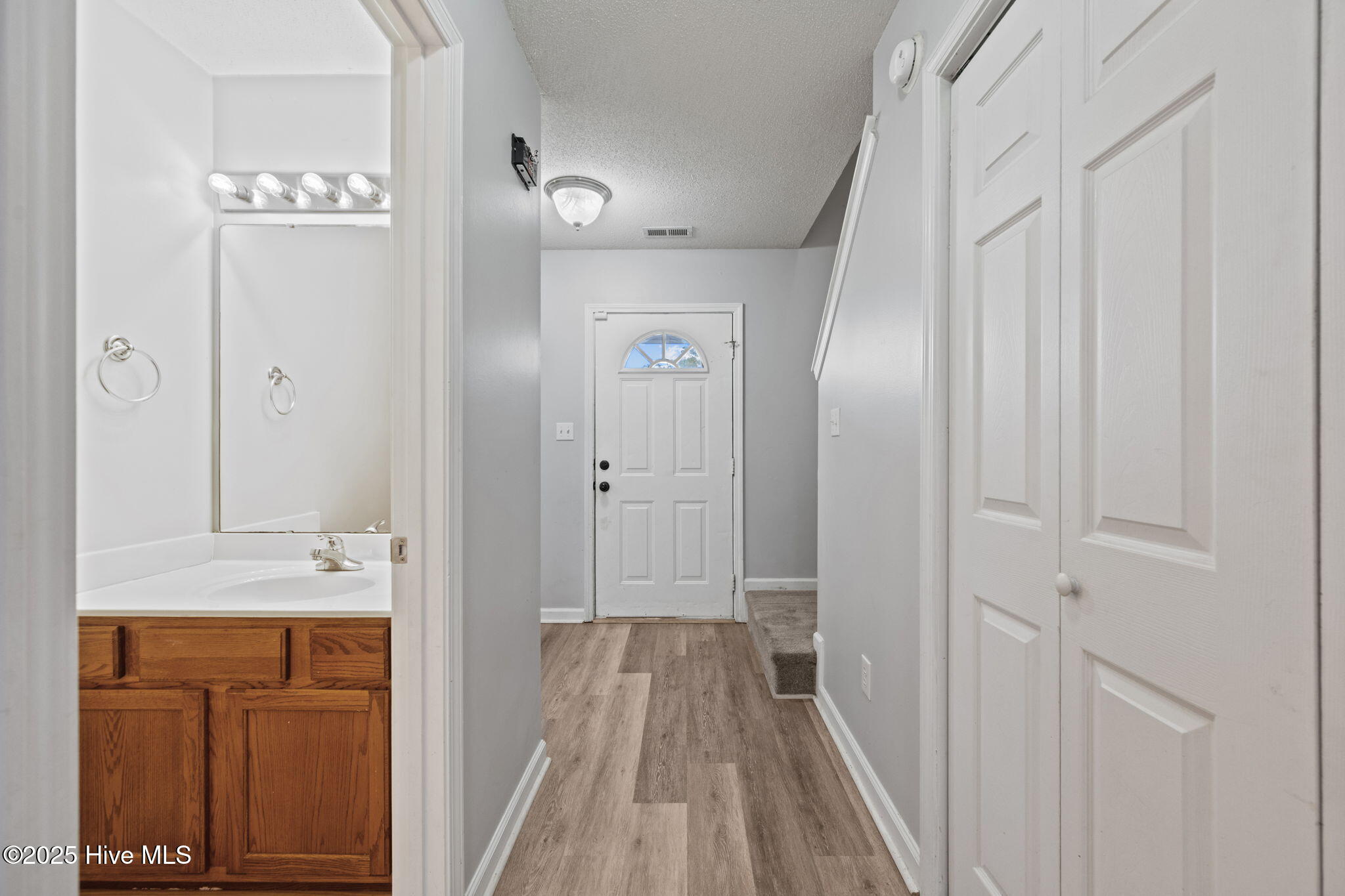 100565429 | Photo 12