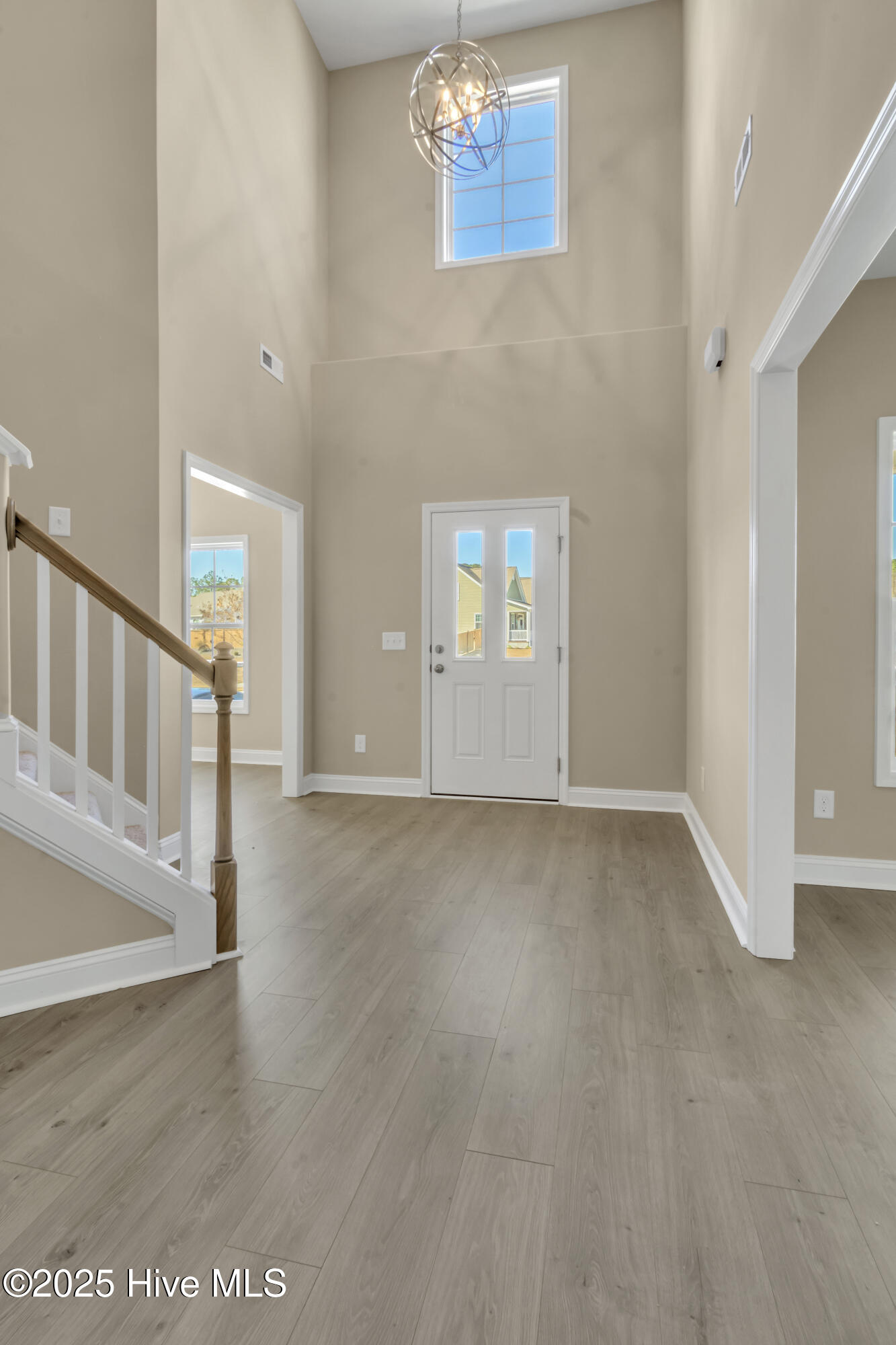 100566089 | Photo 22