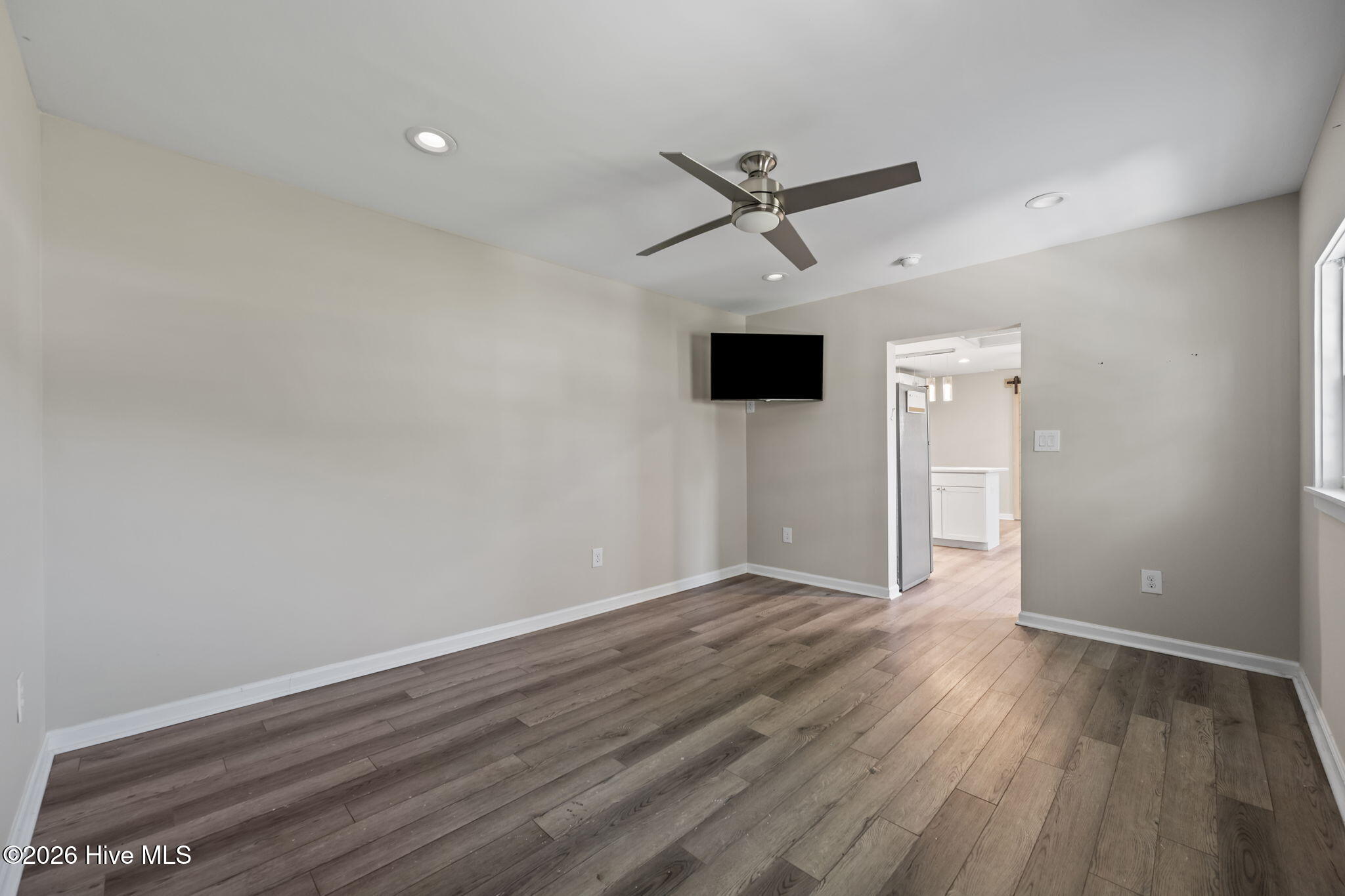 100565743 | Photo 20