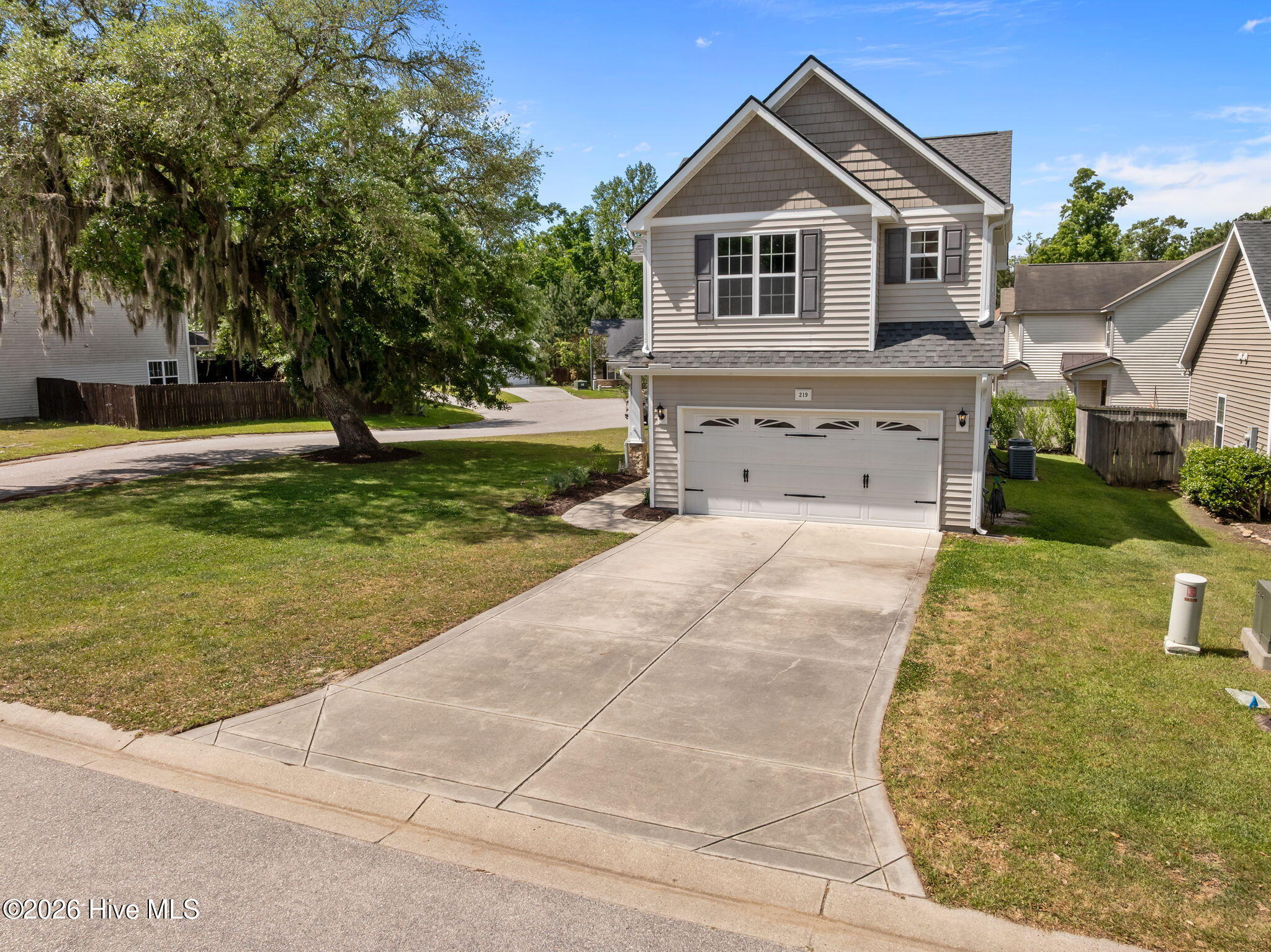 100570344 | Photo 40