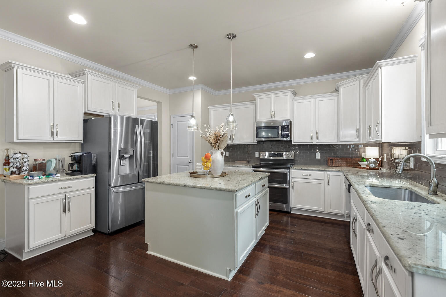 100531047 | Photo 22