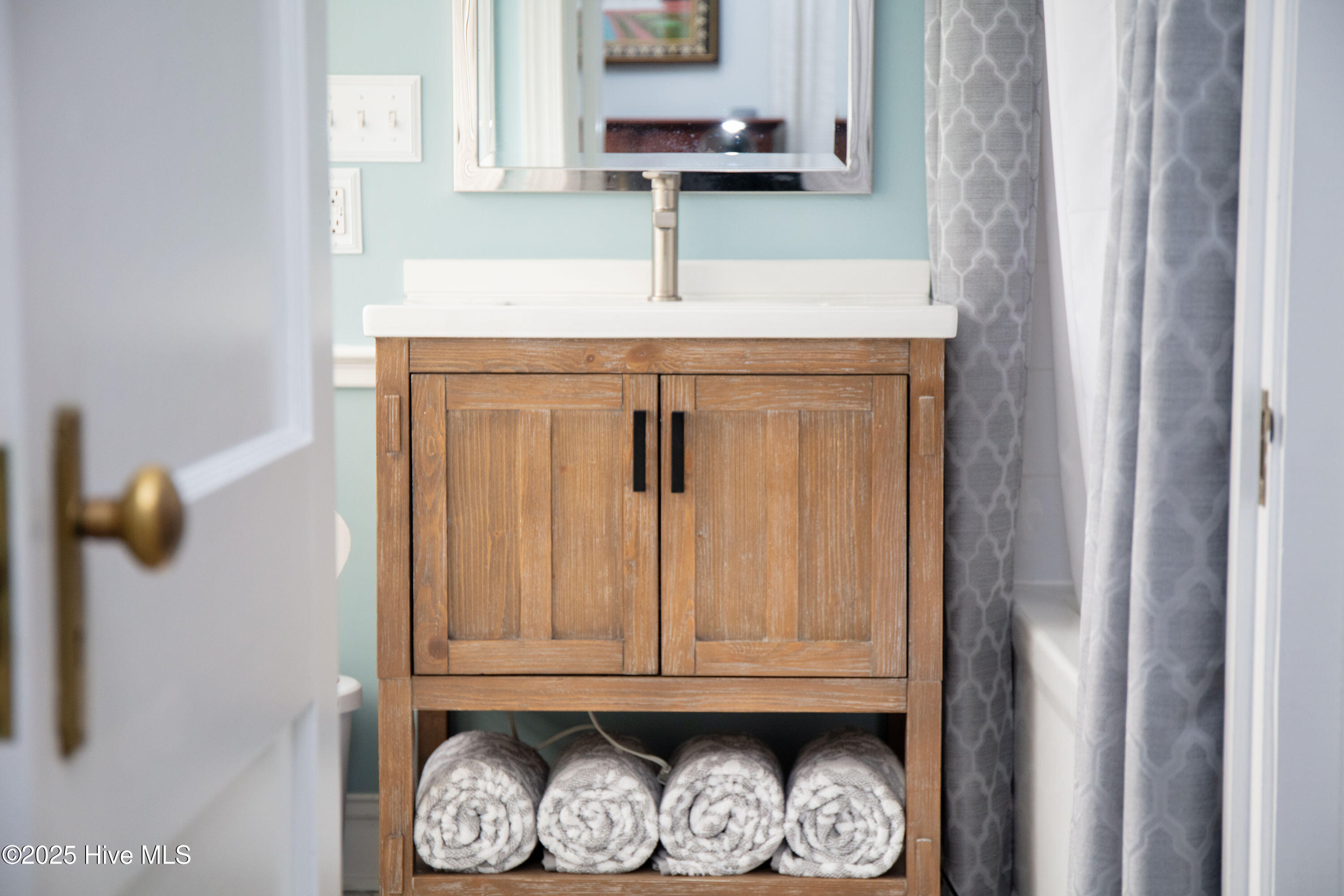 100541025 | Photo 44