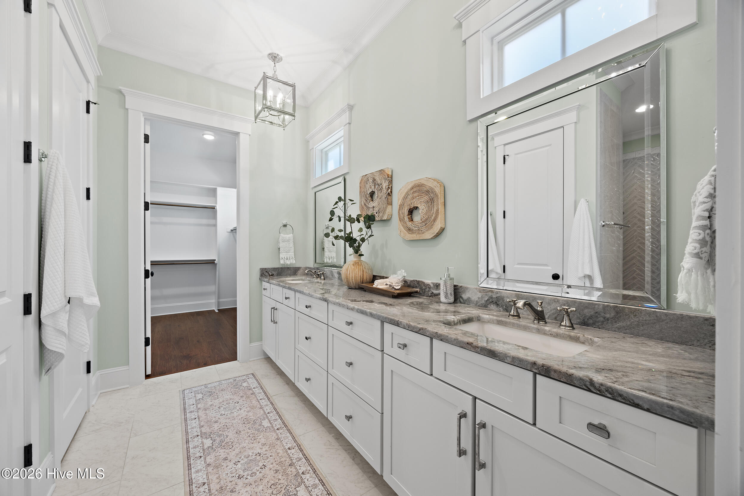 100569354 | Photo 45