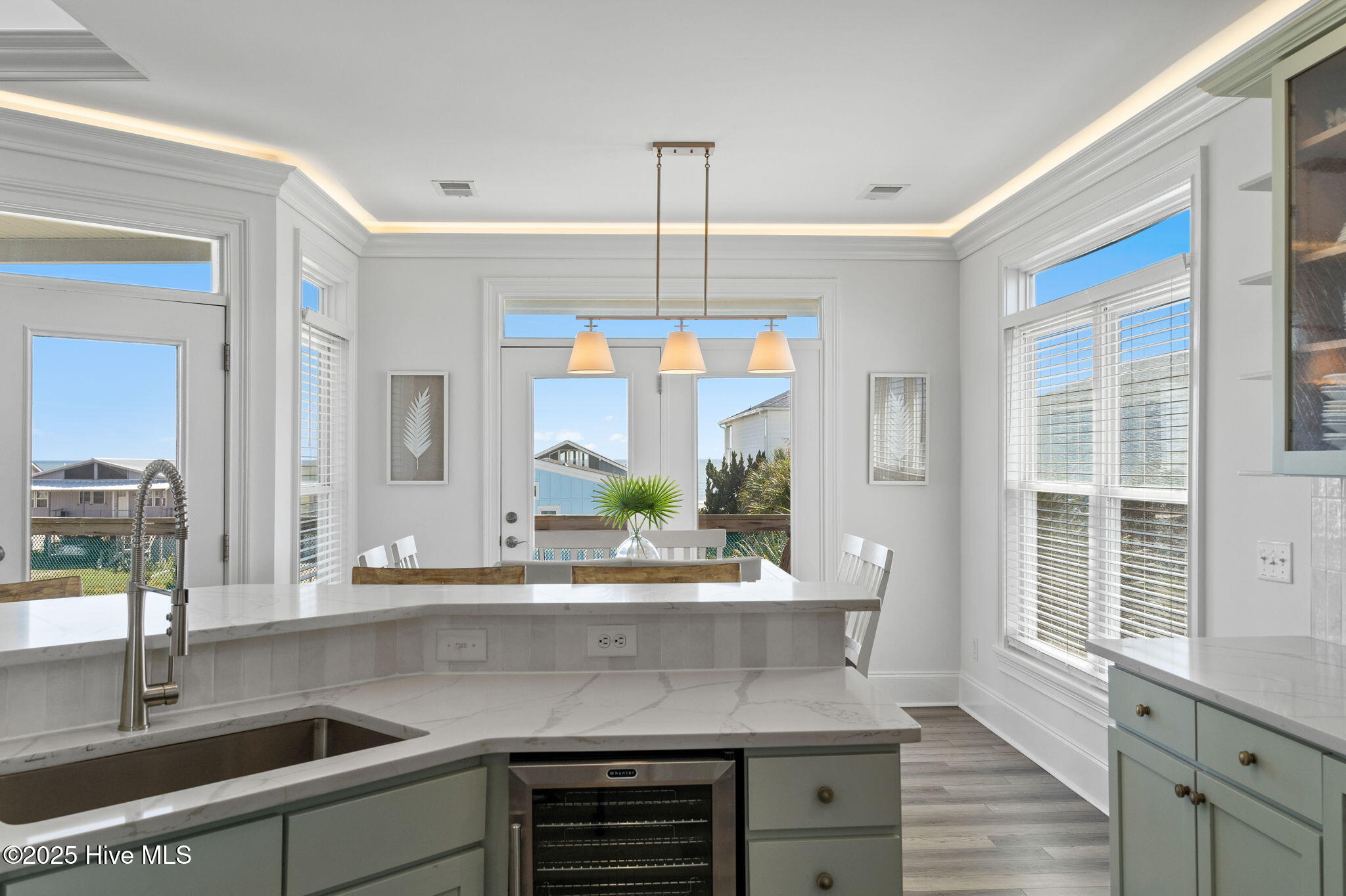 100535971 | Photo 15