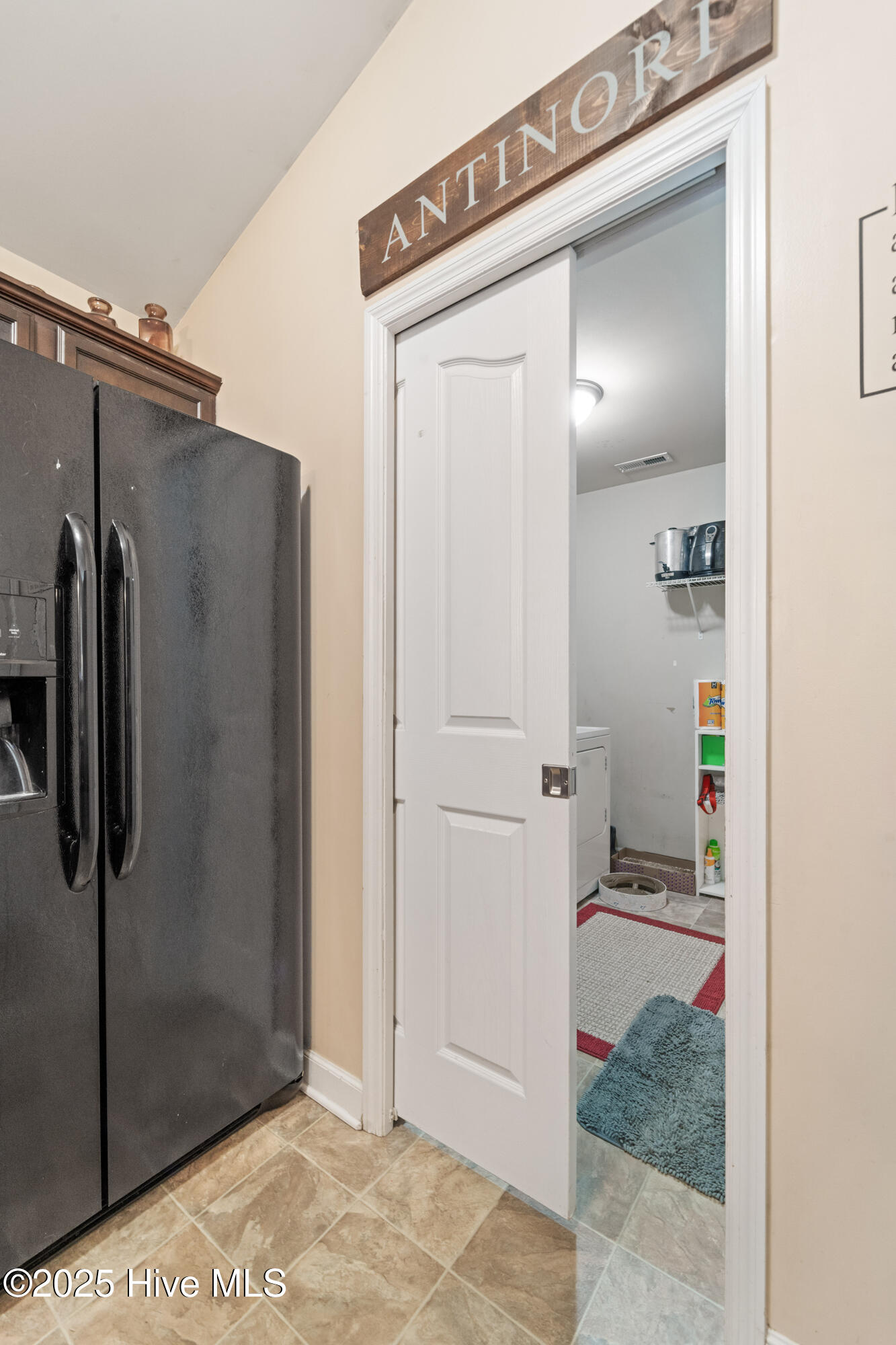 100542188 | Photo 22