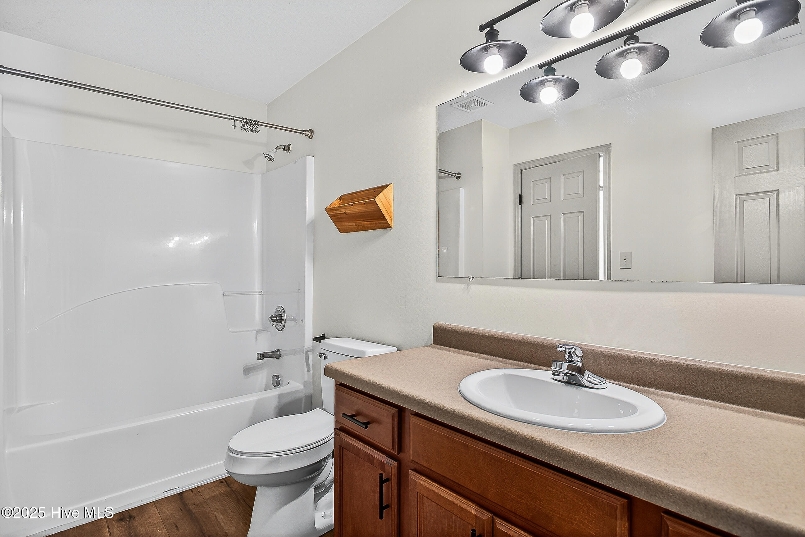 100537244 | Photo 23