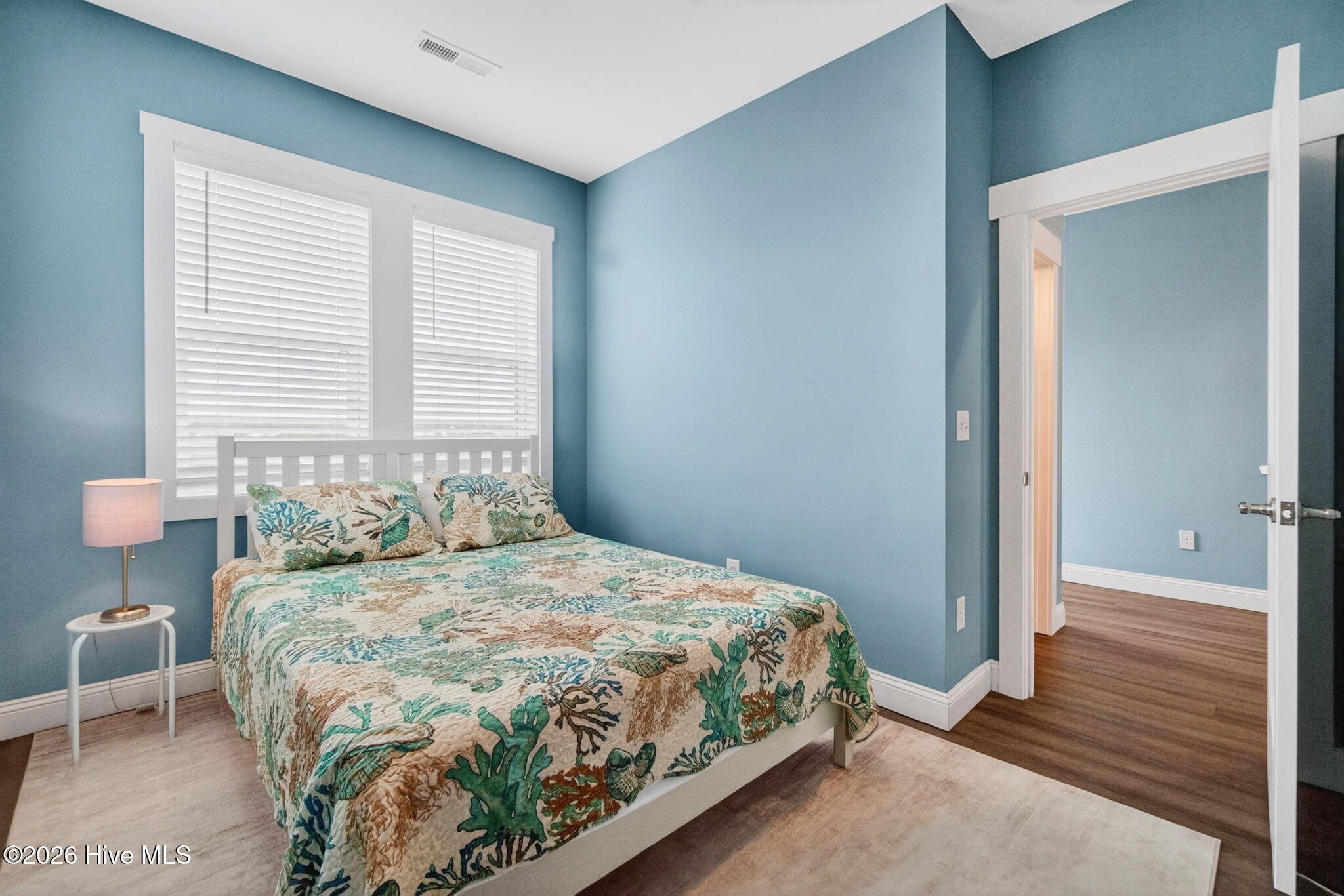 100558415 | Photo 23