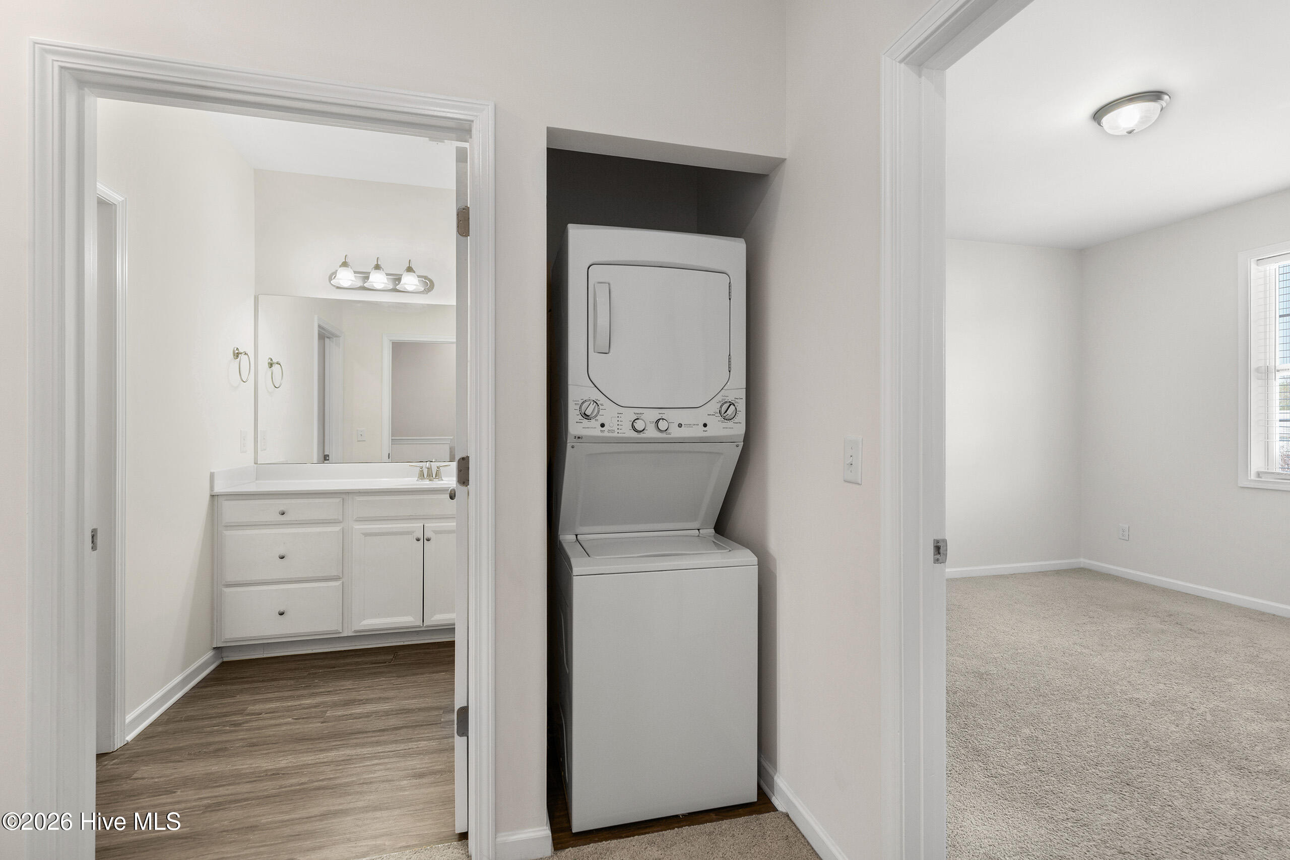 100567584 | Photo 16