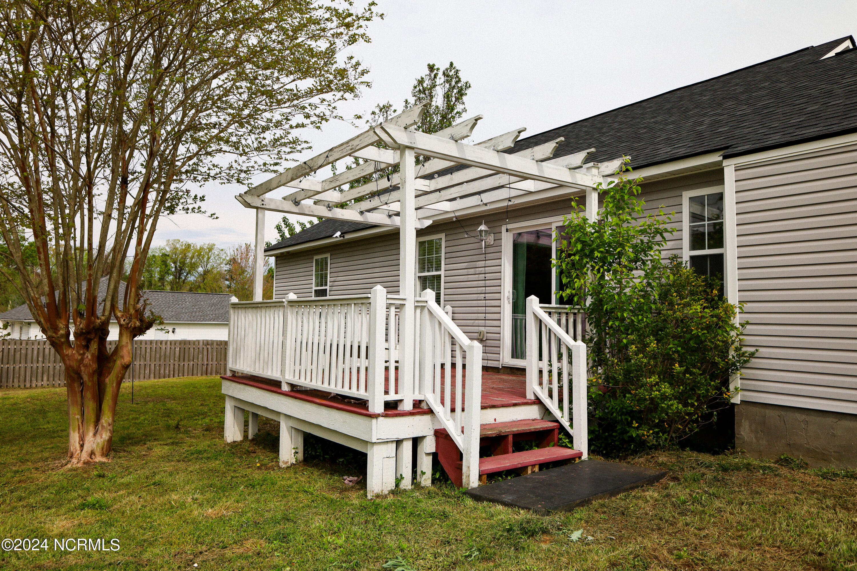 100558386 | Photo 32