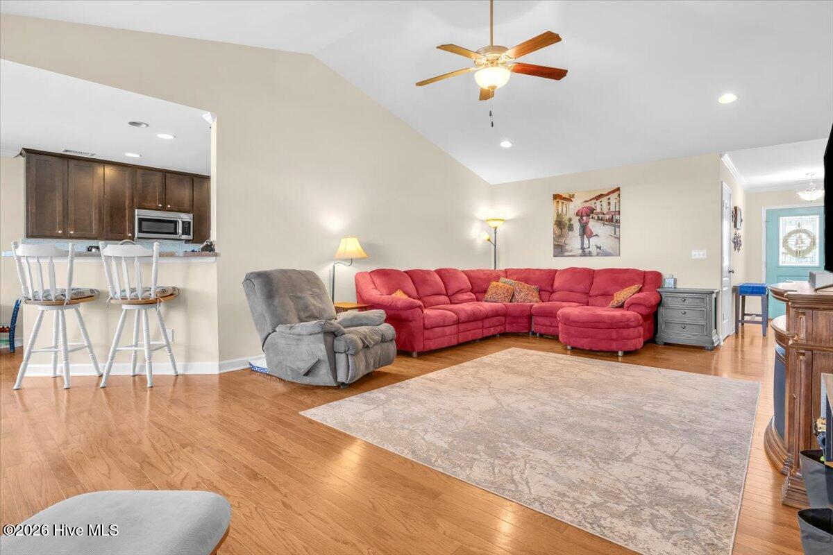 100567099 | Photo 14