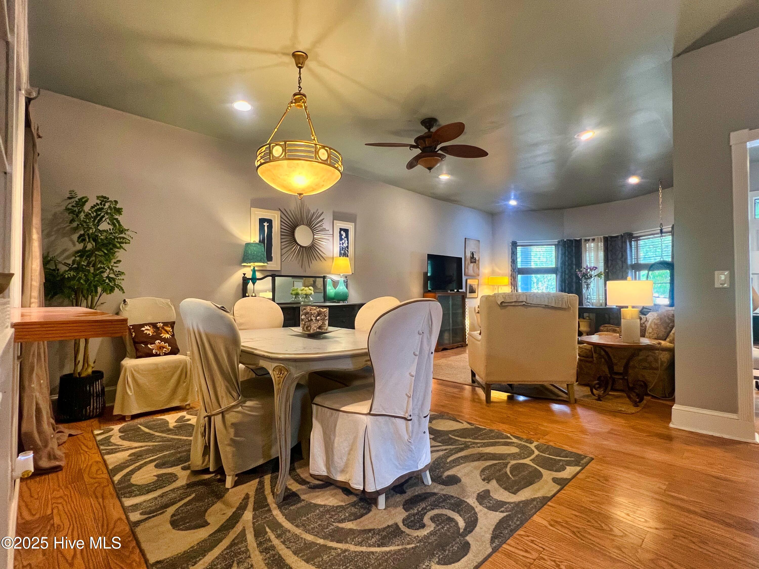 100509231 | Photo 16