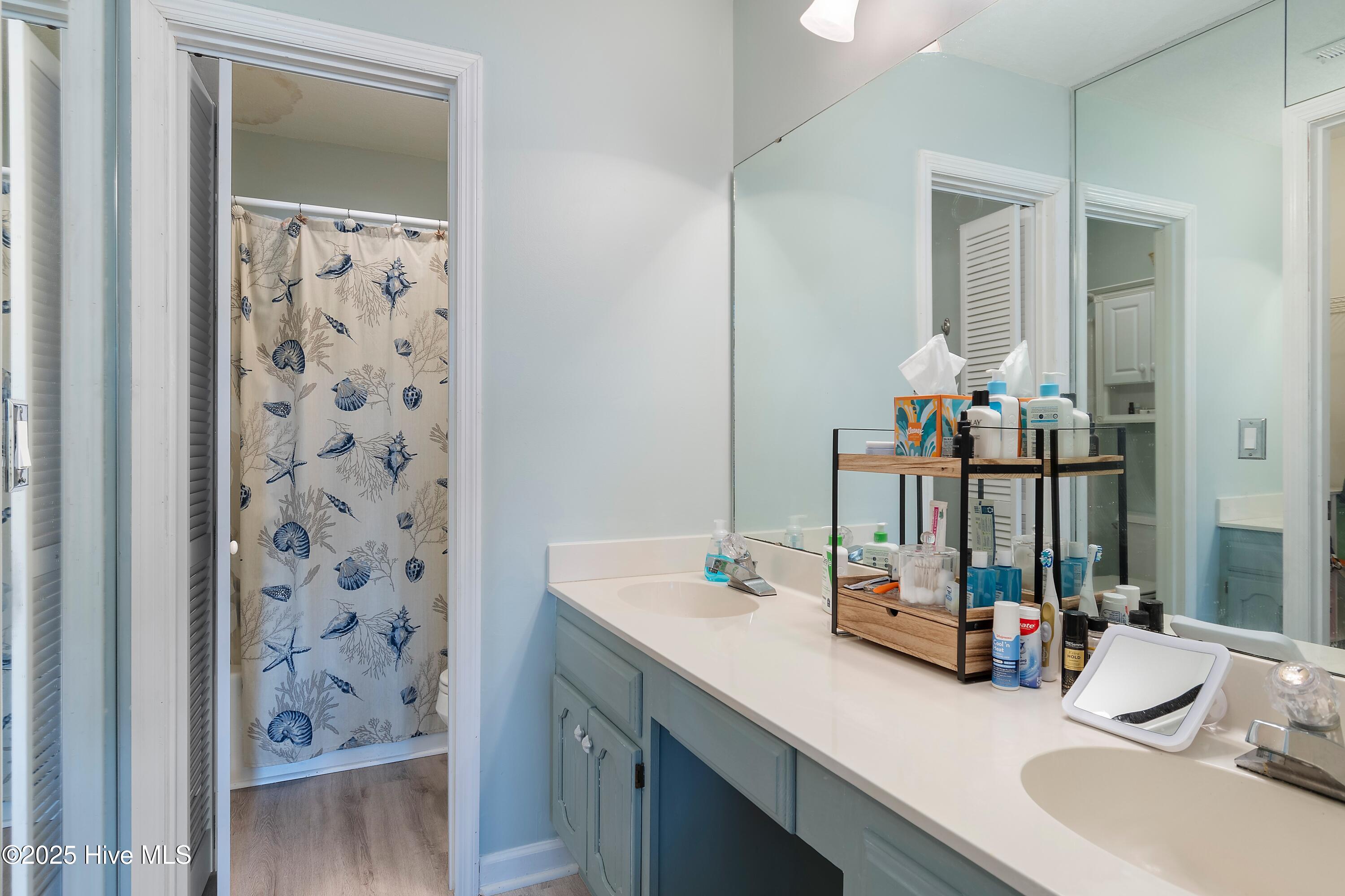 100537972 | Photo 39