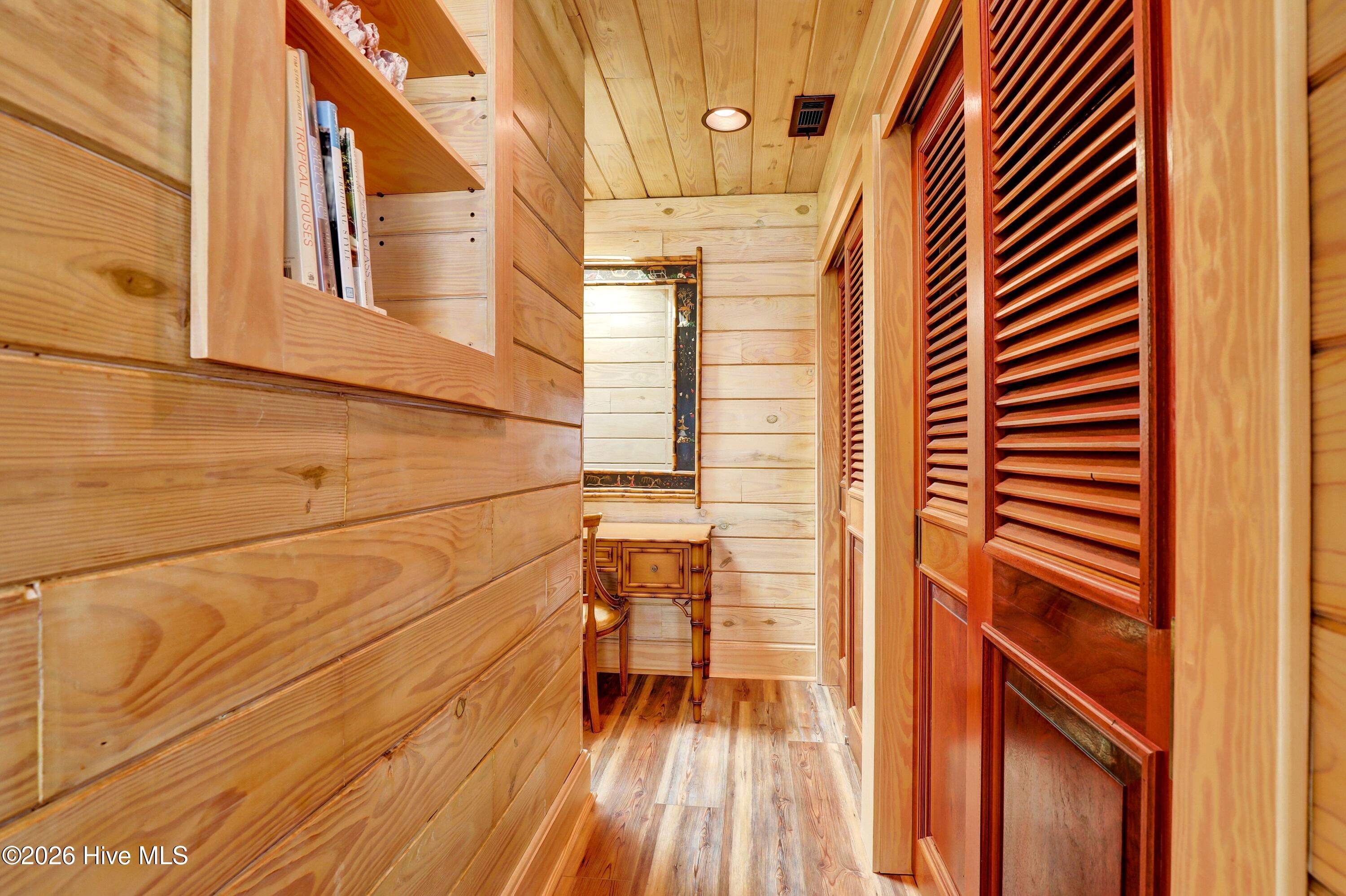 100558553 | Photo 42