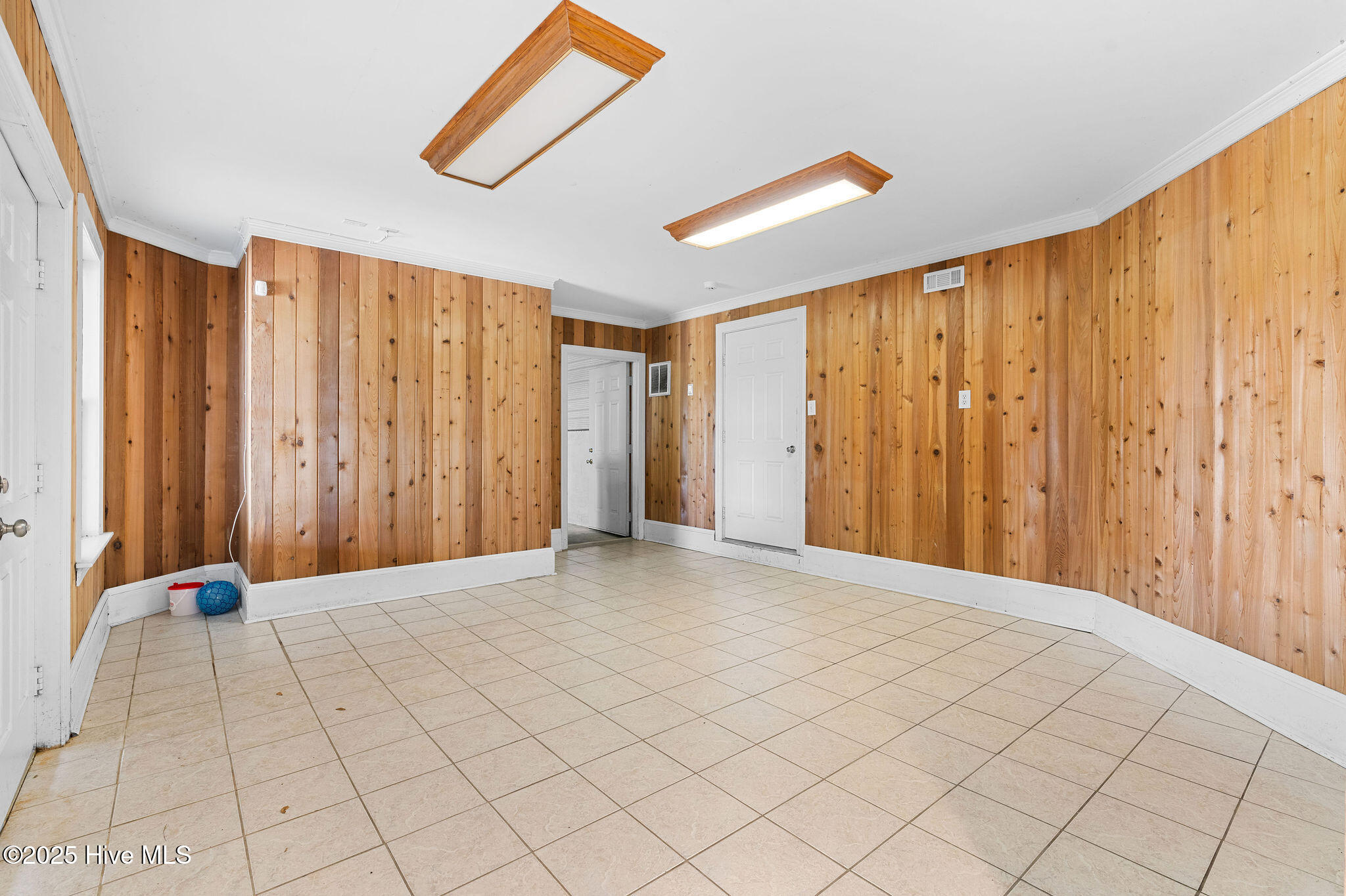 100556700 | Photo 60