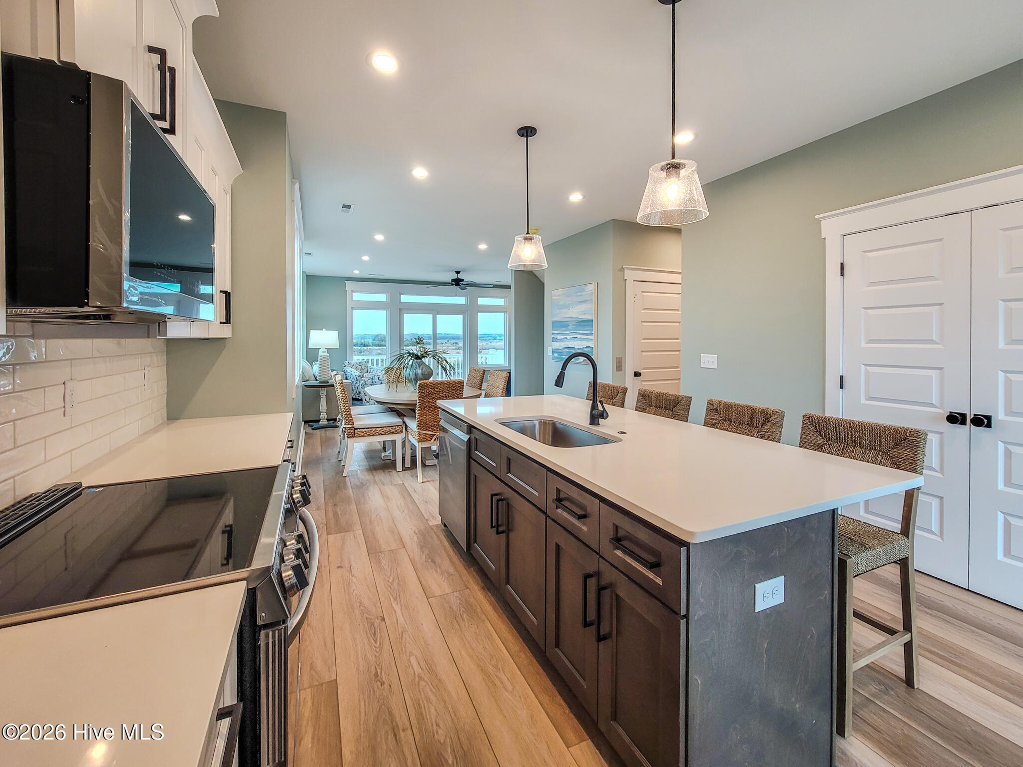 100553641 | Photo 25