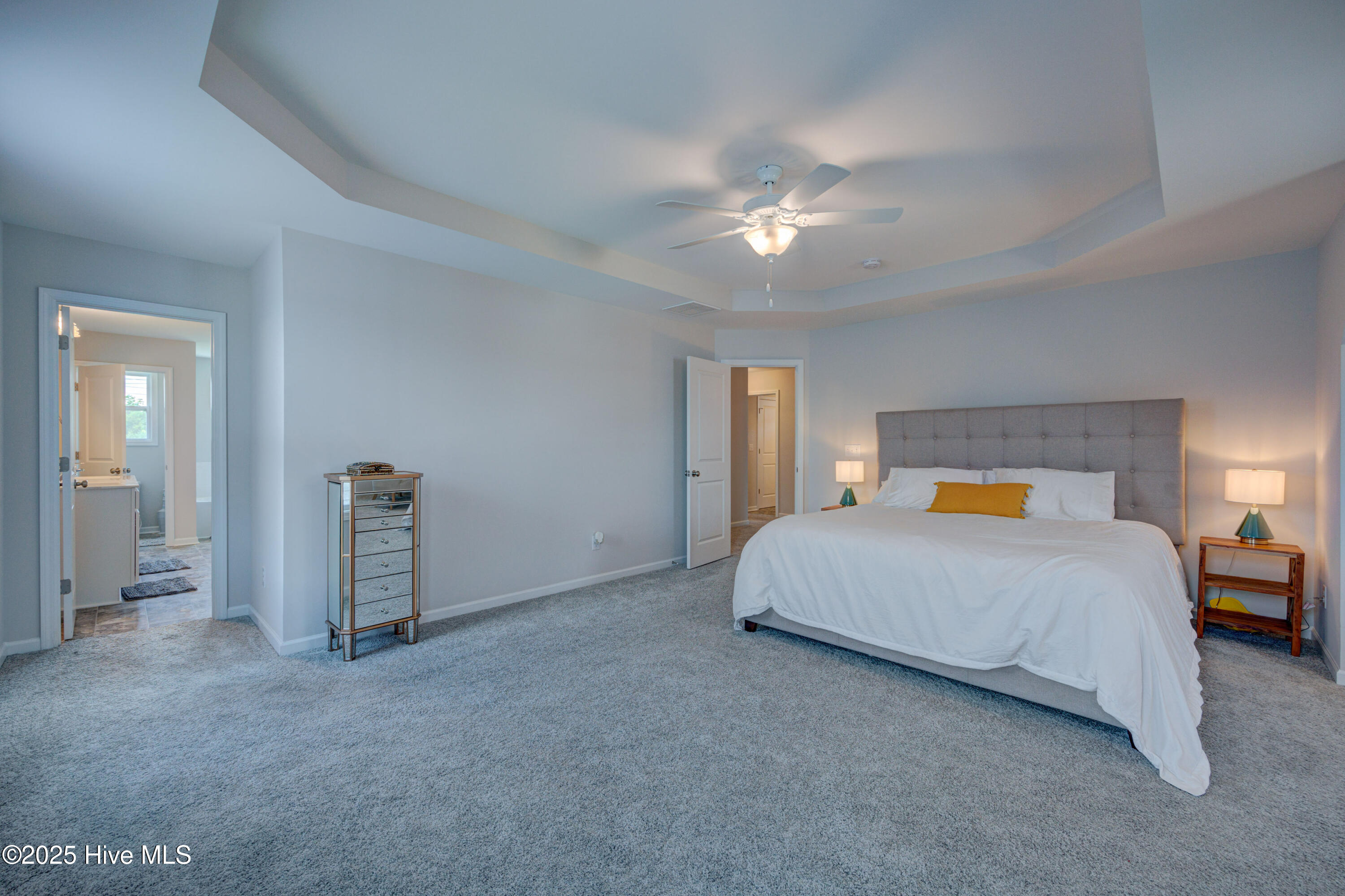 100535248 | Photo 35