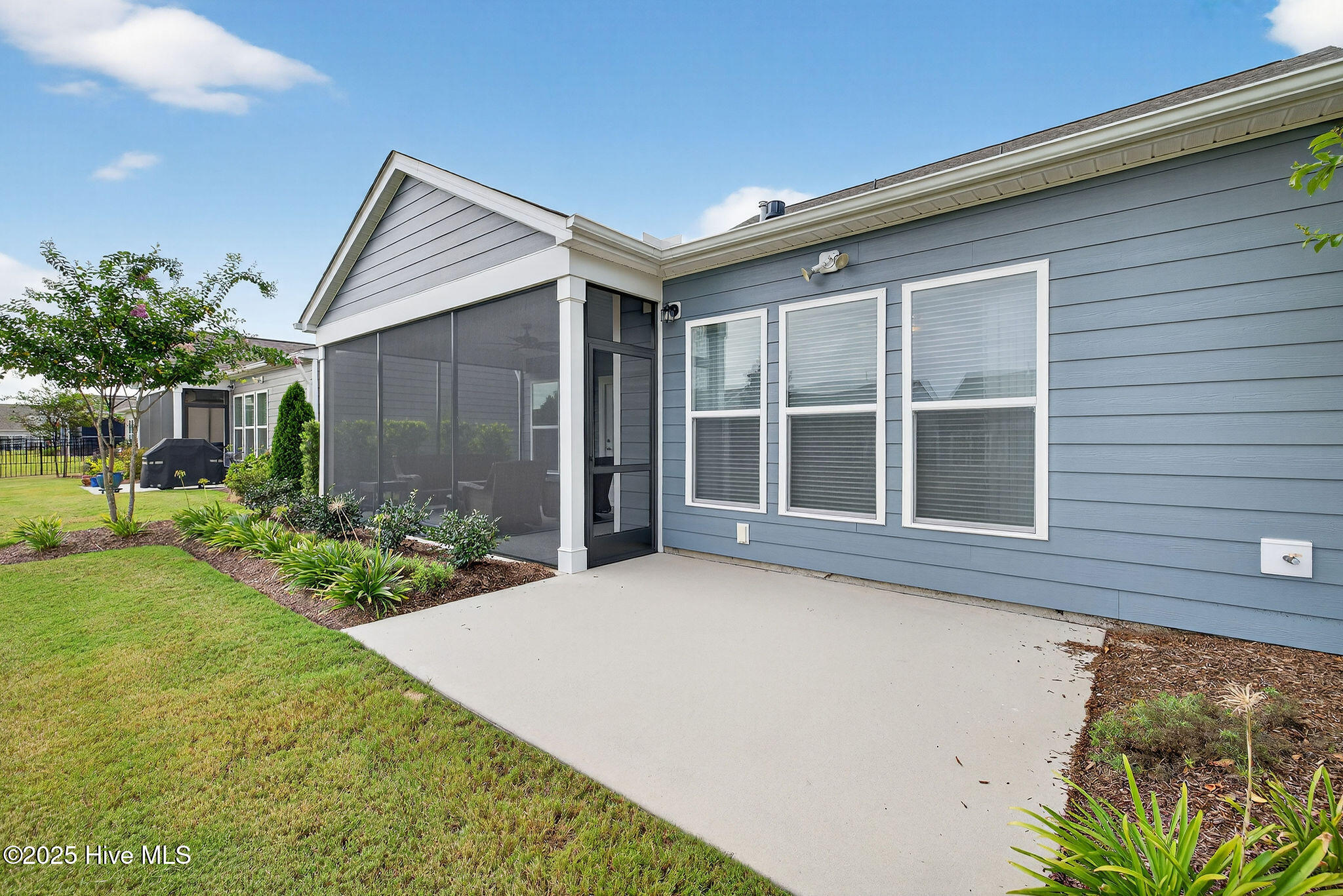 100565700 | Photo 11