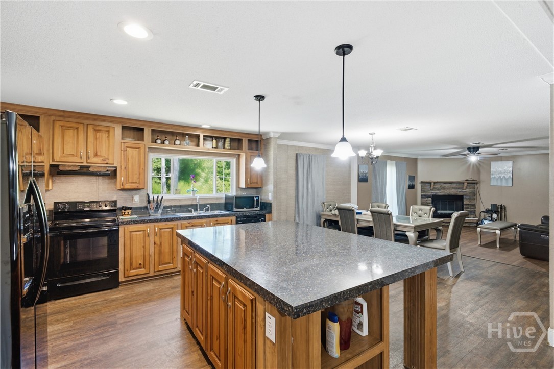 Photo 3 of Manufactured home for sale at 1071 White Dr NE, Townsend, GA 31331 | MLS# SA362566 | Listing updated on 2026-10-09