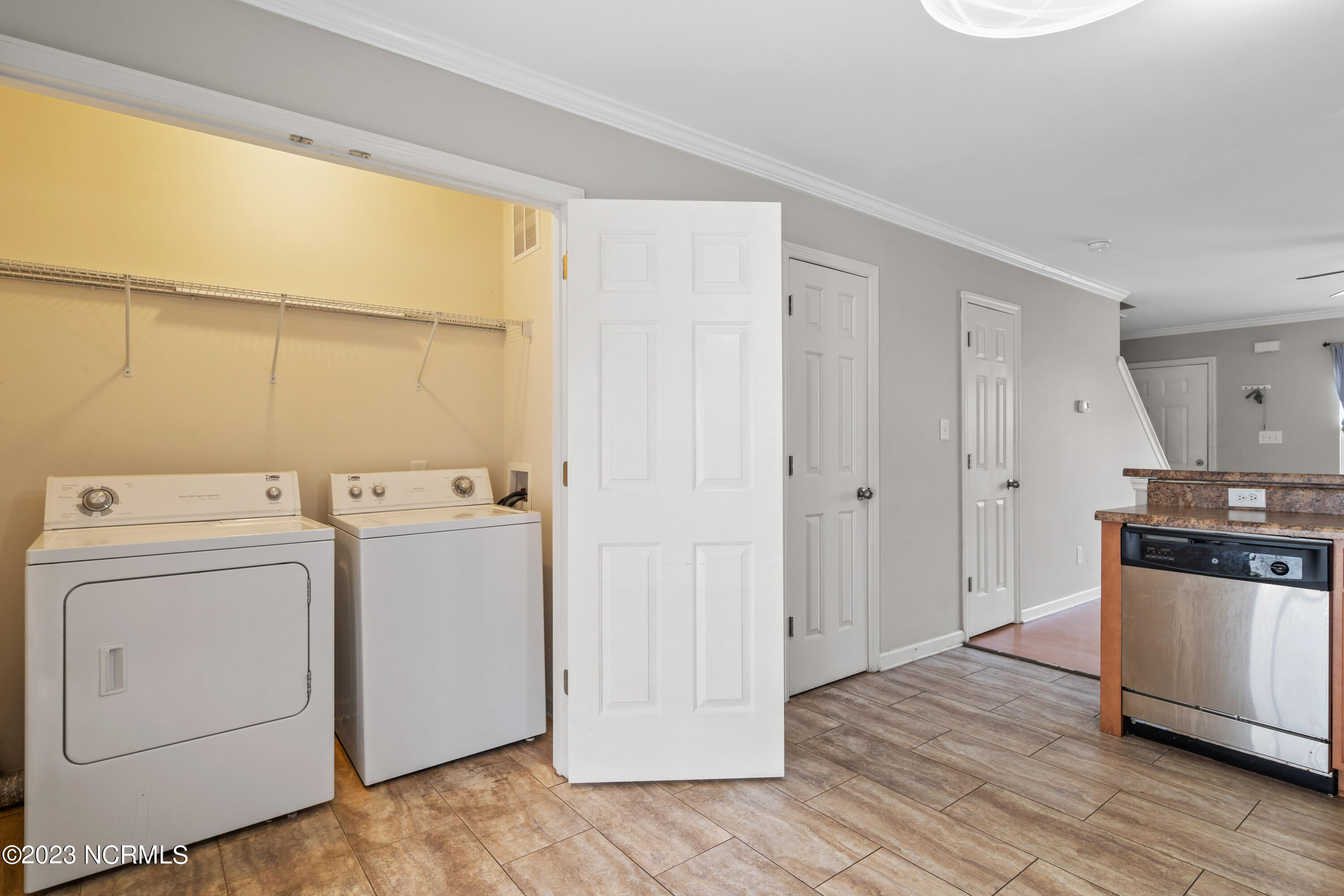 100559780 | Photo 12