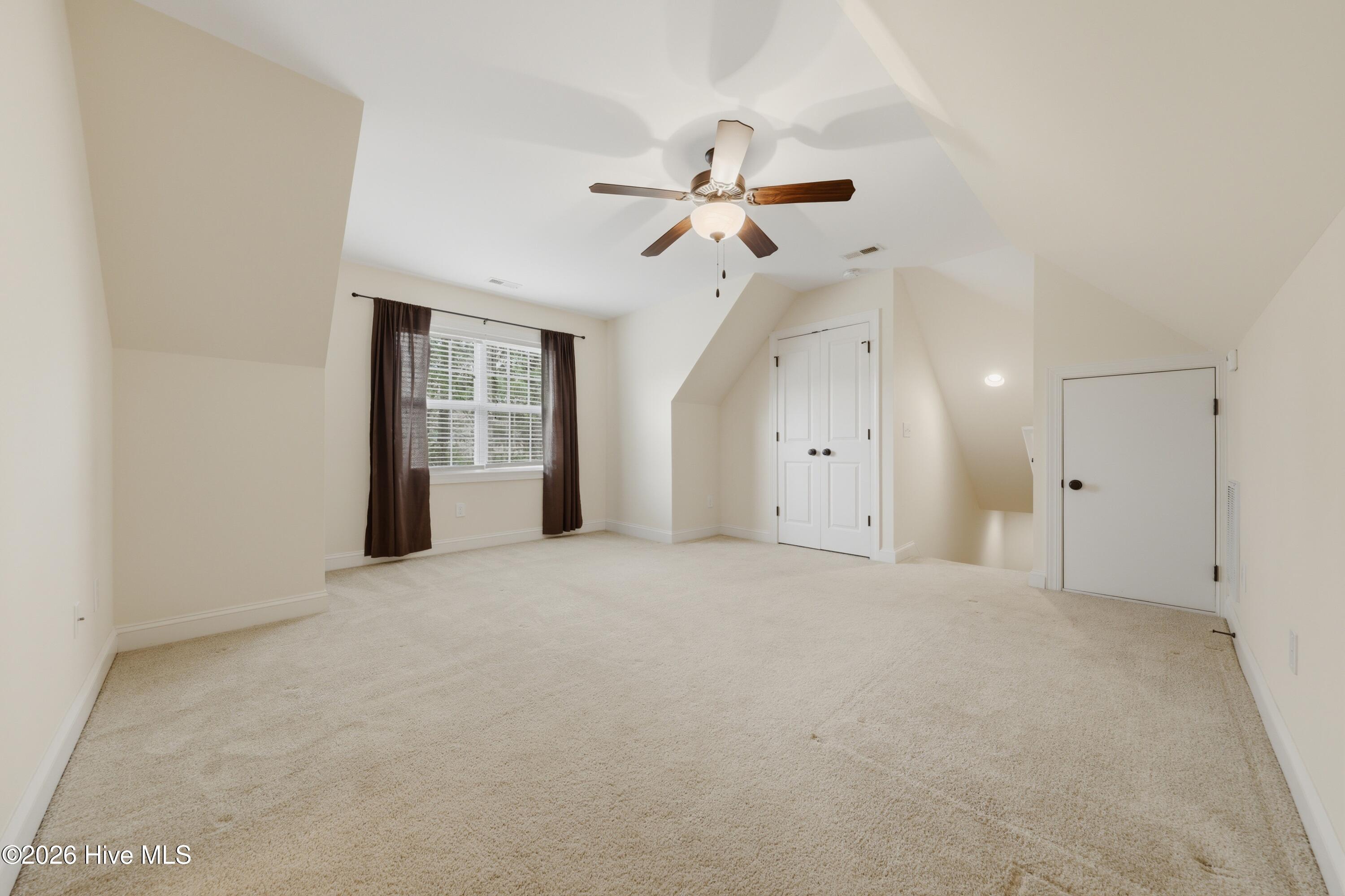 100565162 | Photo 50