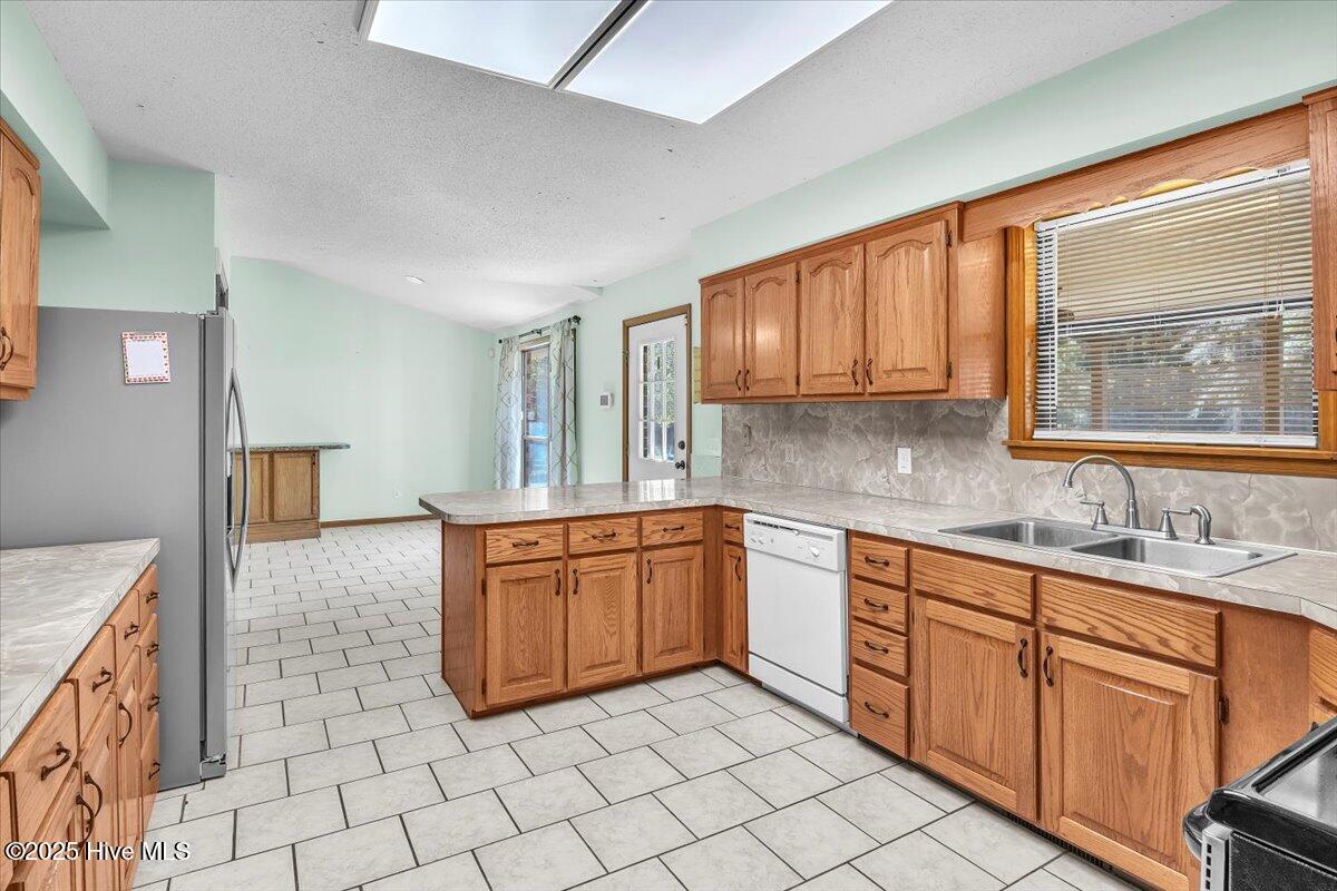 100568309 | Photo 38