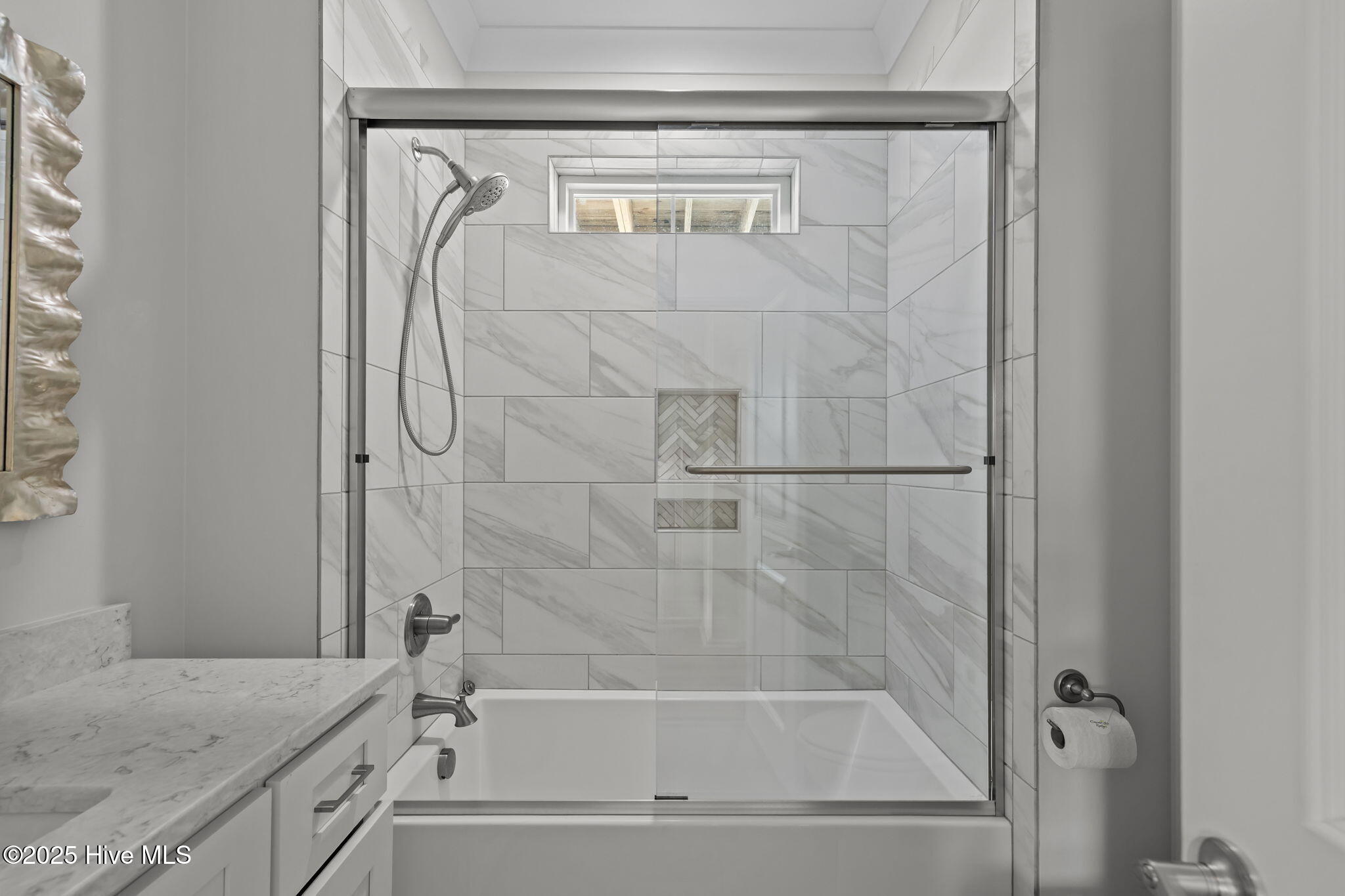 100544208 | Photo 30