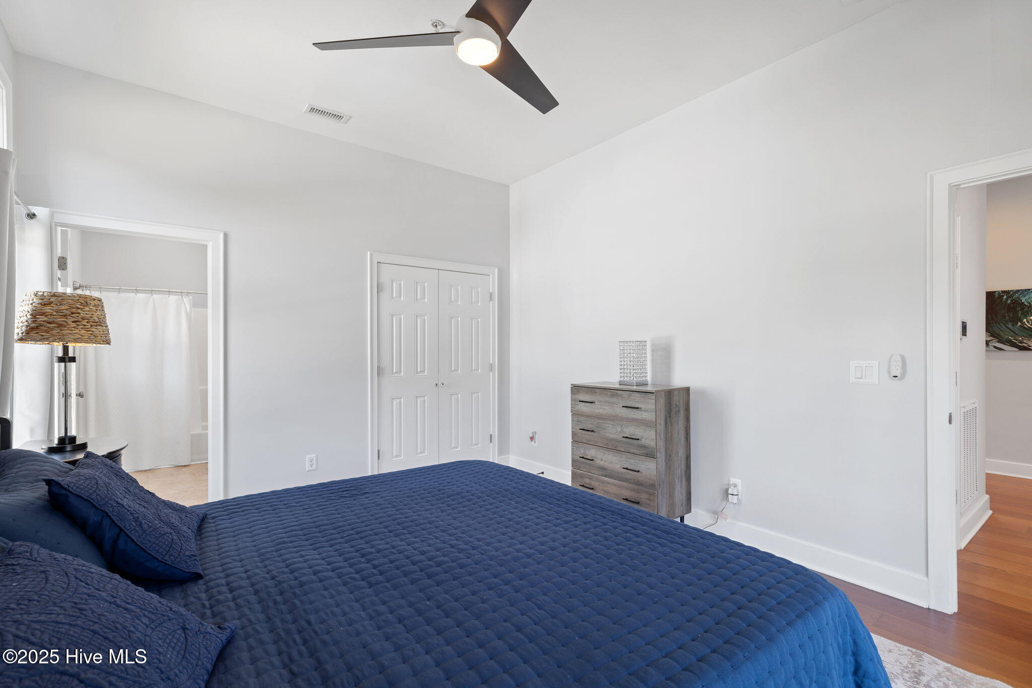 100548263 | Photo 49