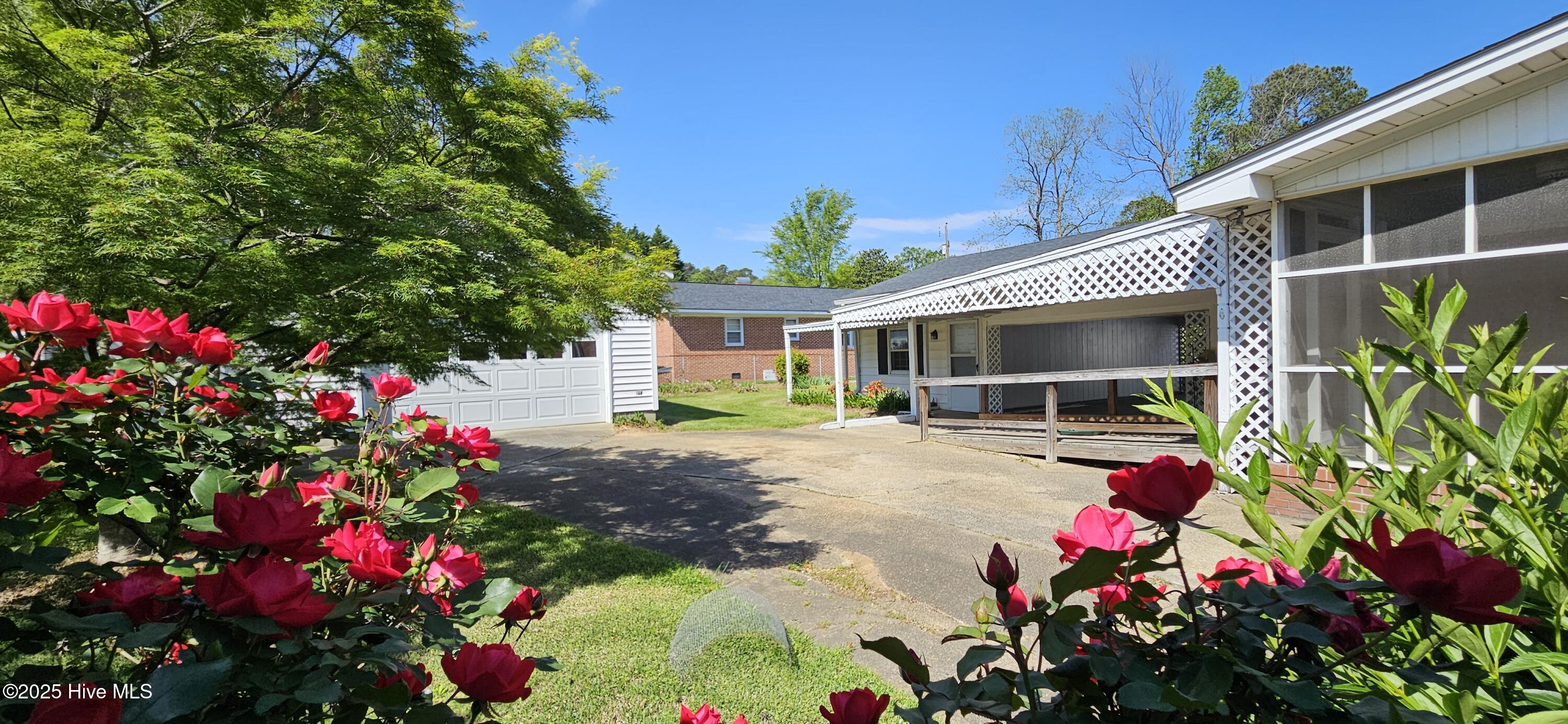 Homes for sale in Clinton, NC | 101 Oakland Blvd, Clinton, NC 28328 | MLS# 100501371