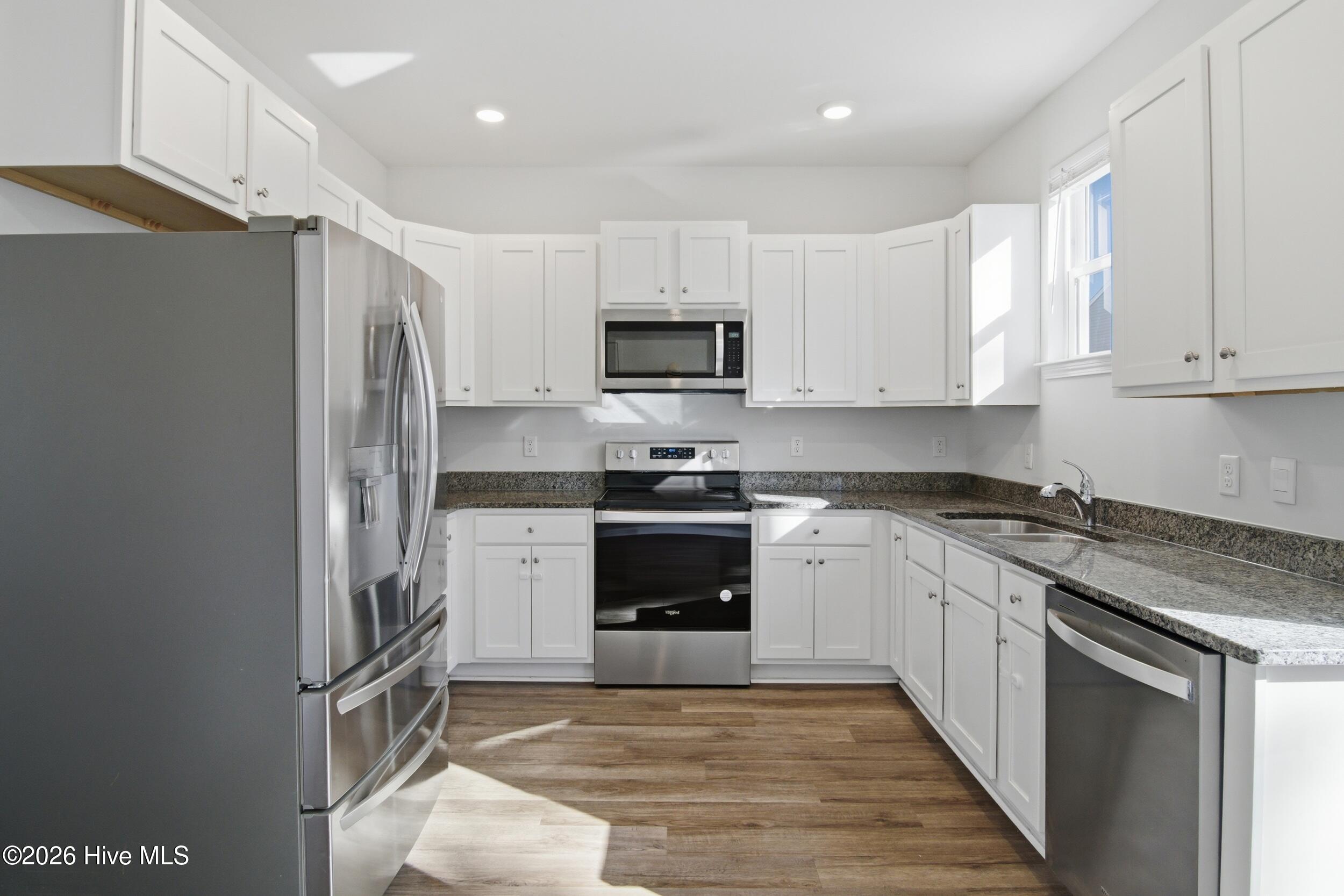 100551799 | Photo 11