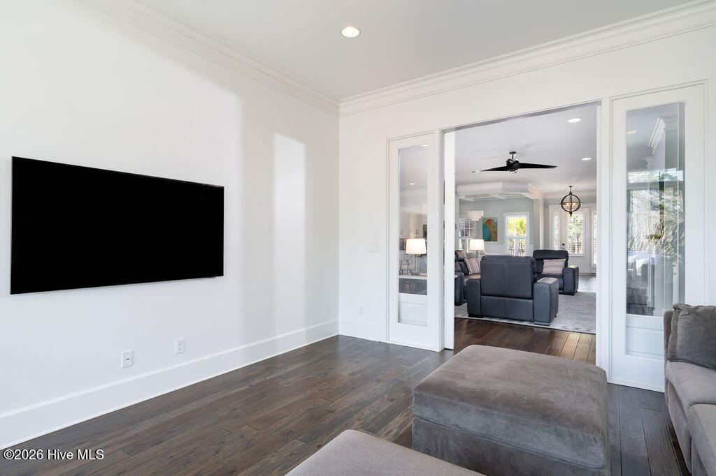 100561843 | Photo 24