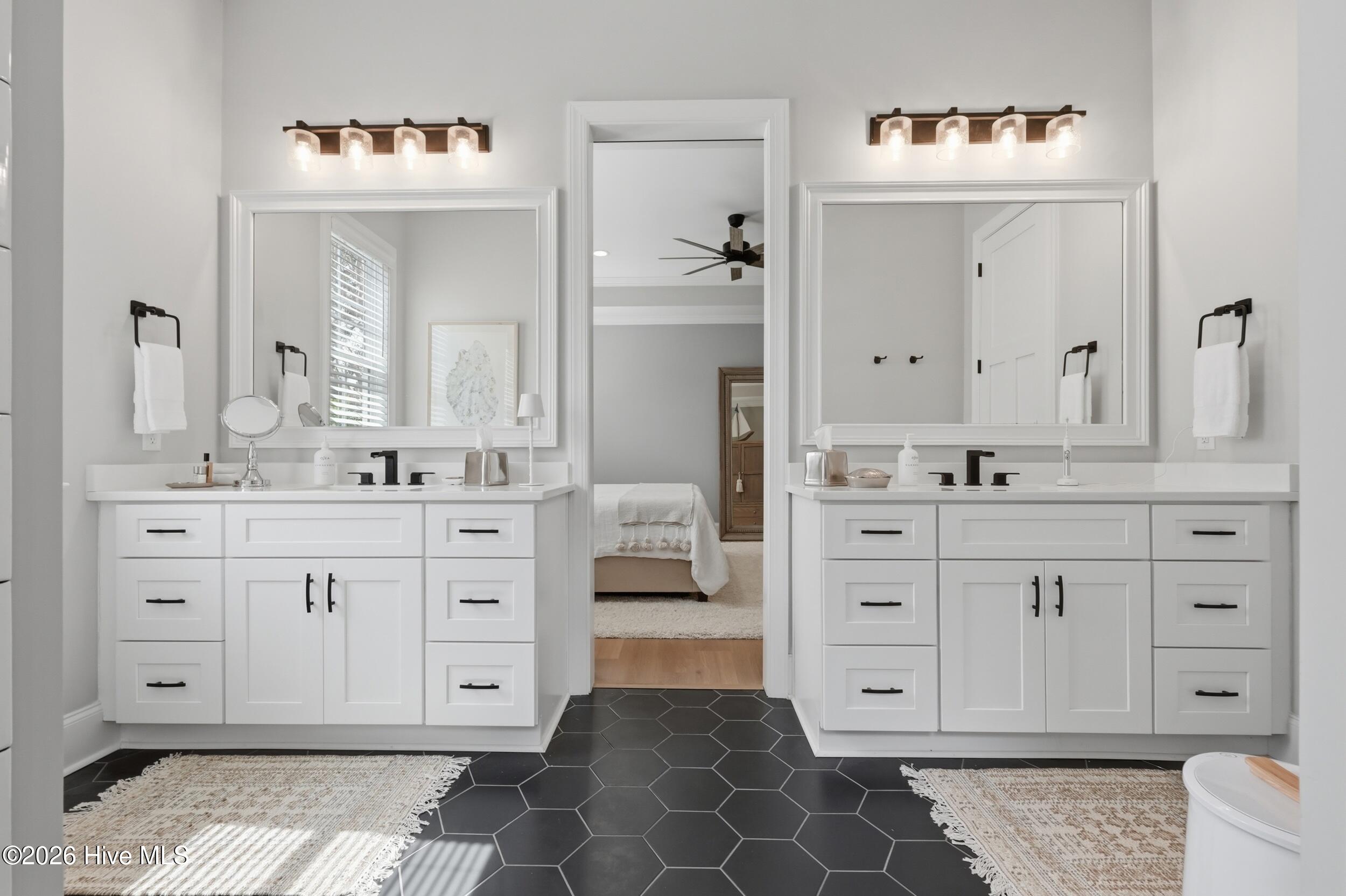 100562454 | Photo 28