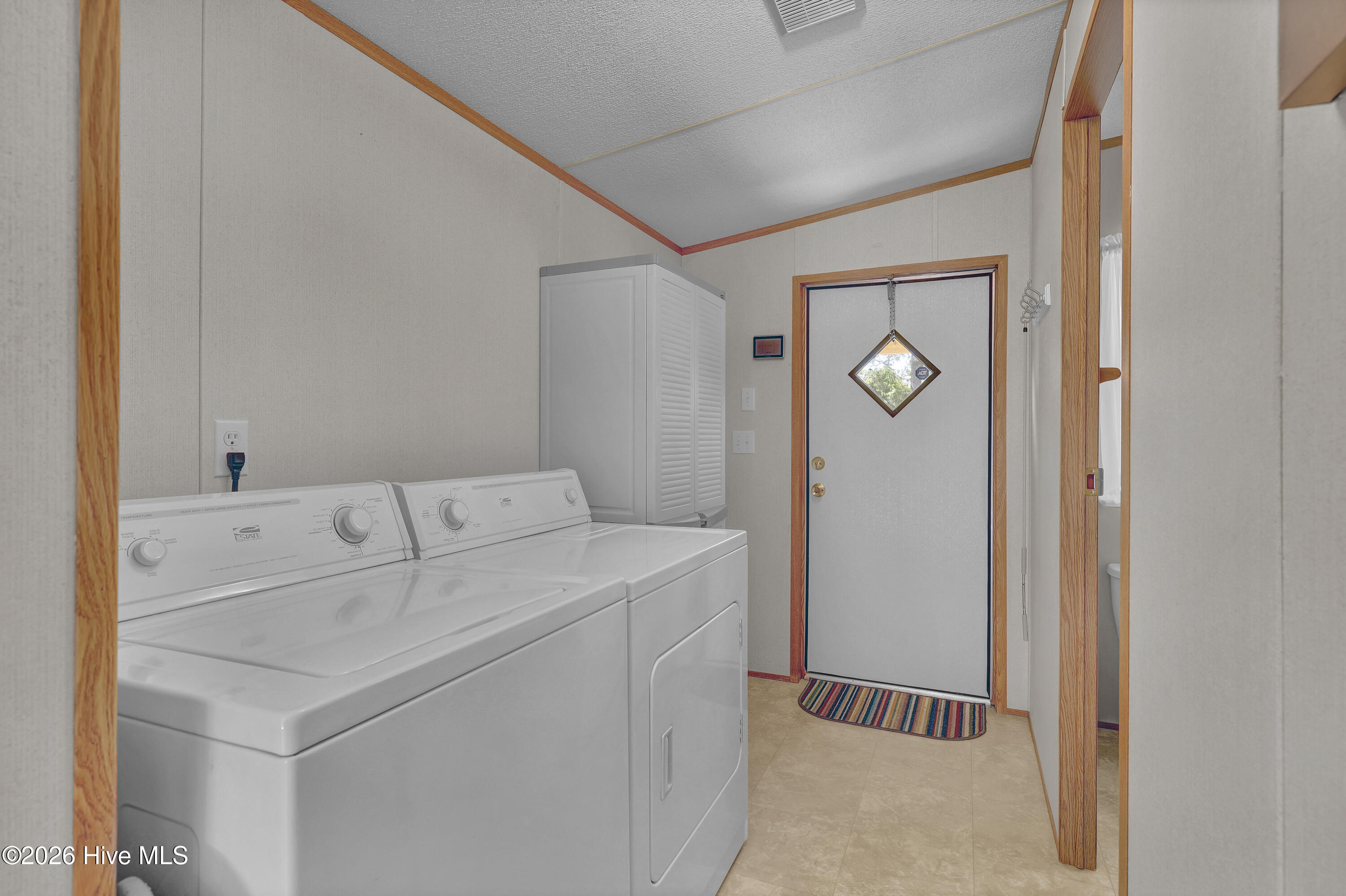 100564318 | Photo 23