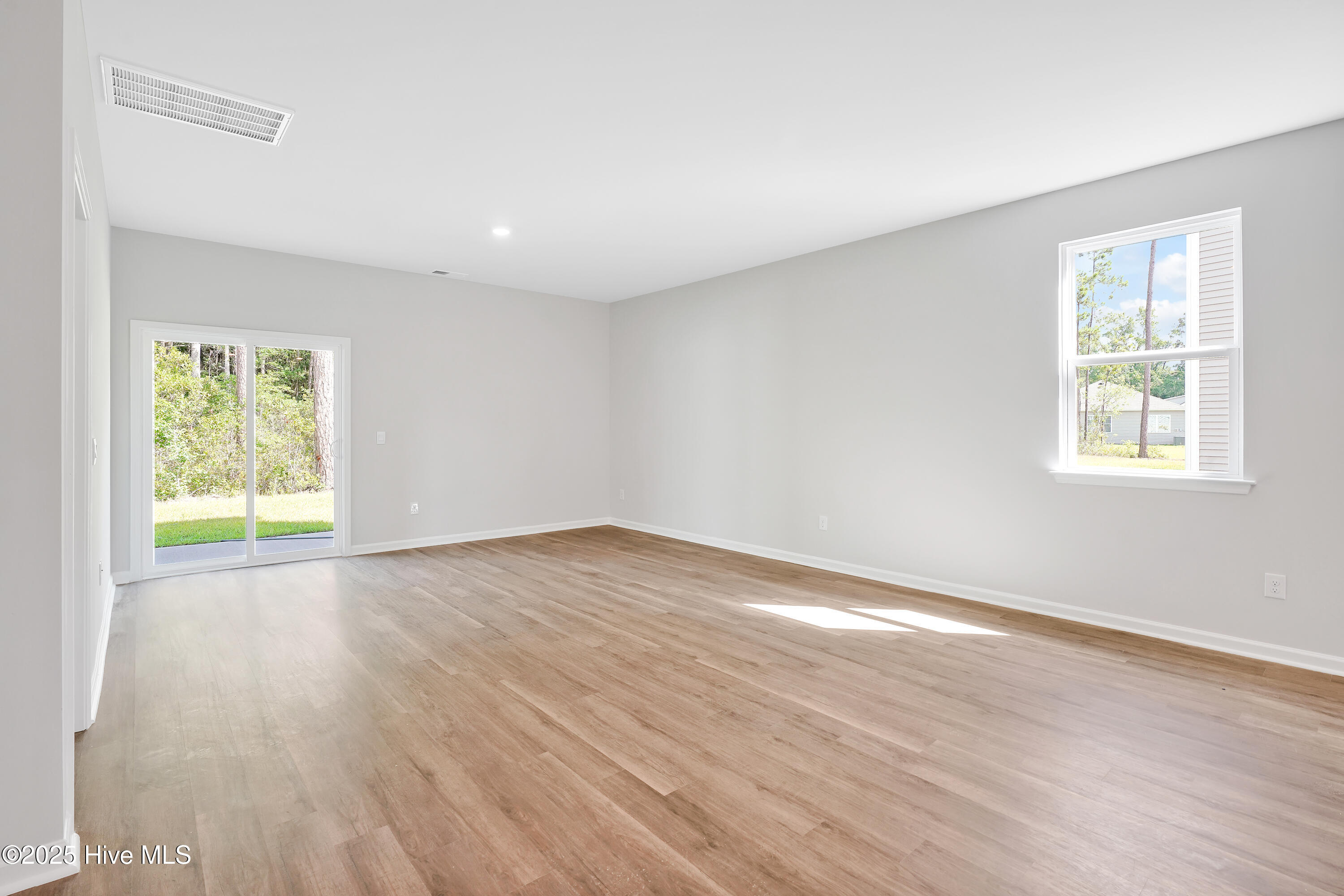 100551992 | Photo 13