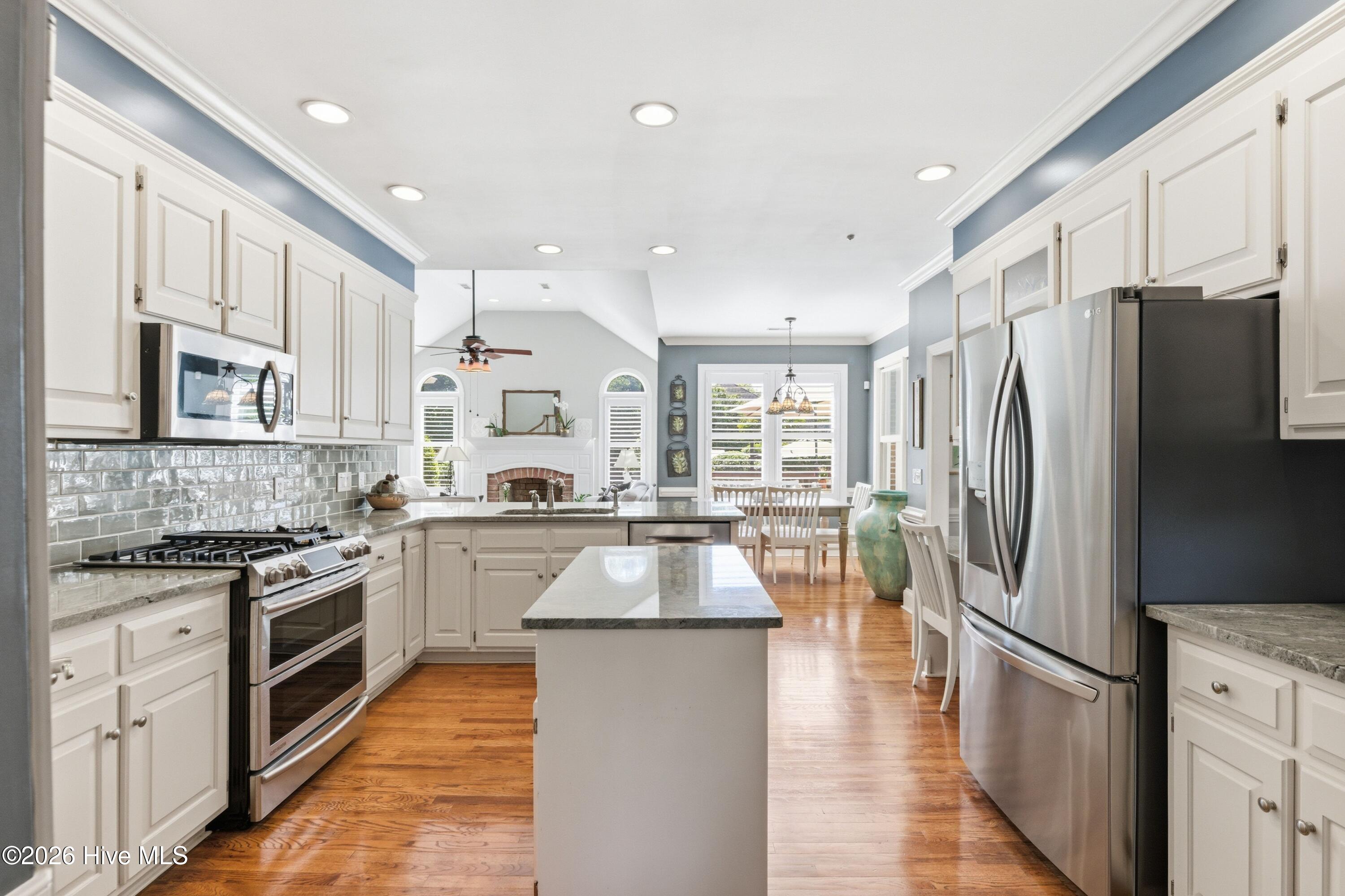 100568689 | Photo 13