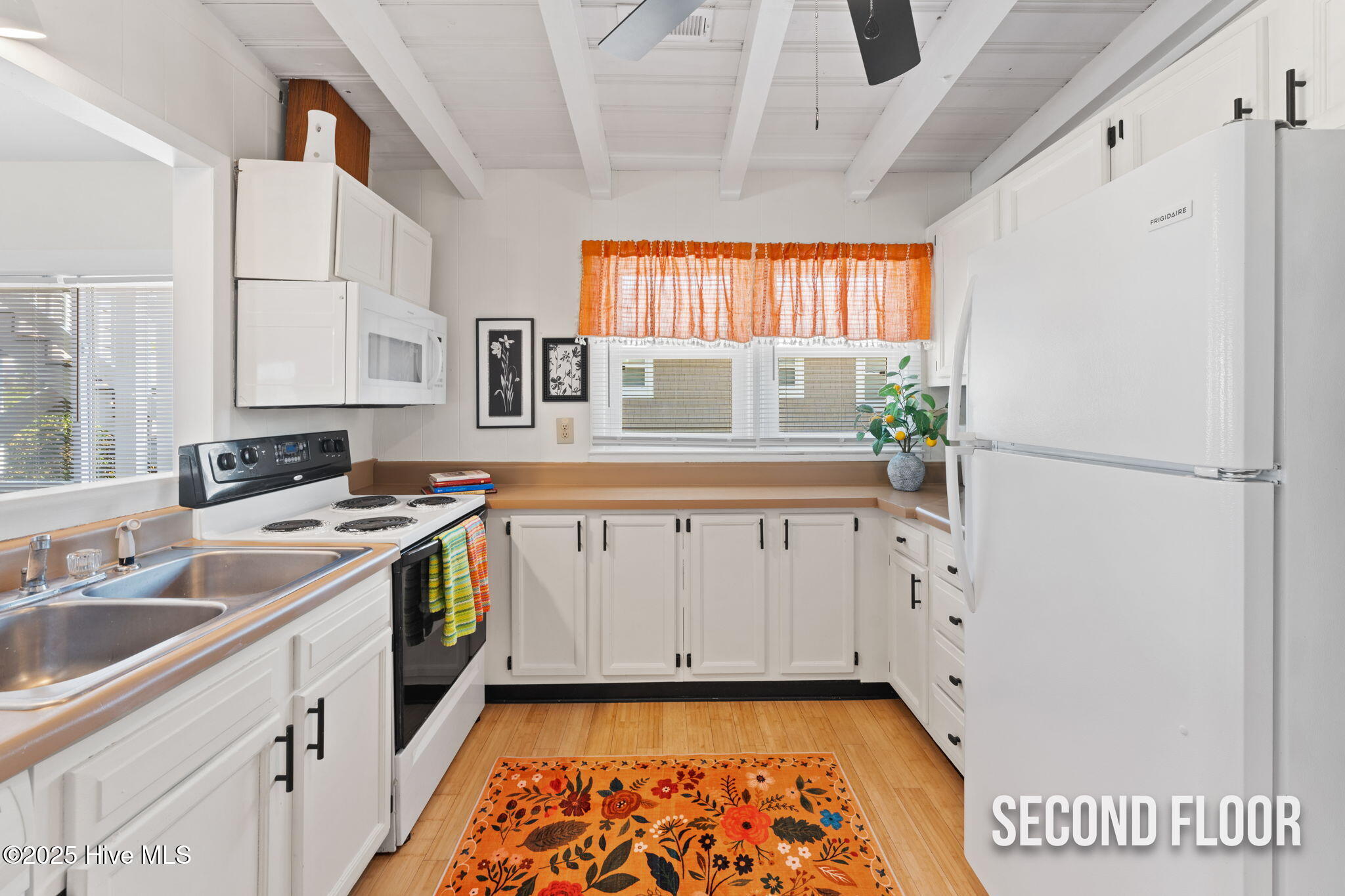 100532124 | Photo 41