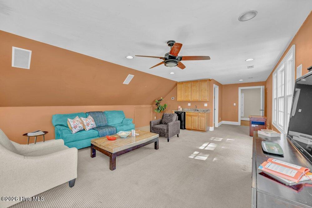 100558006 | Photo 45