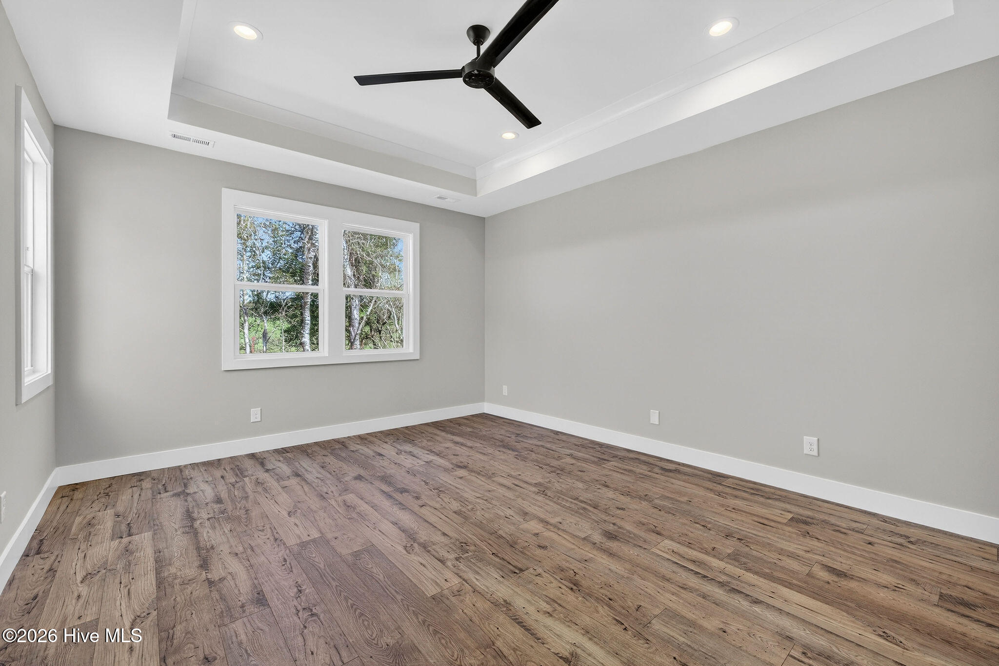 100560917 | Photo 19