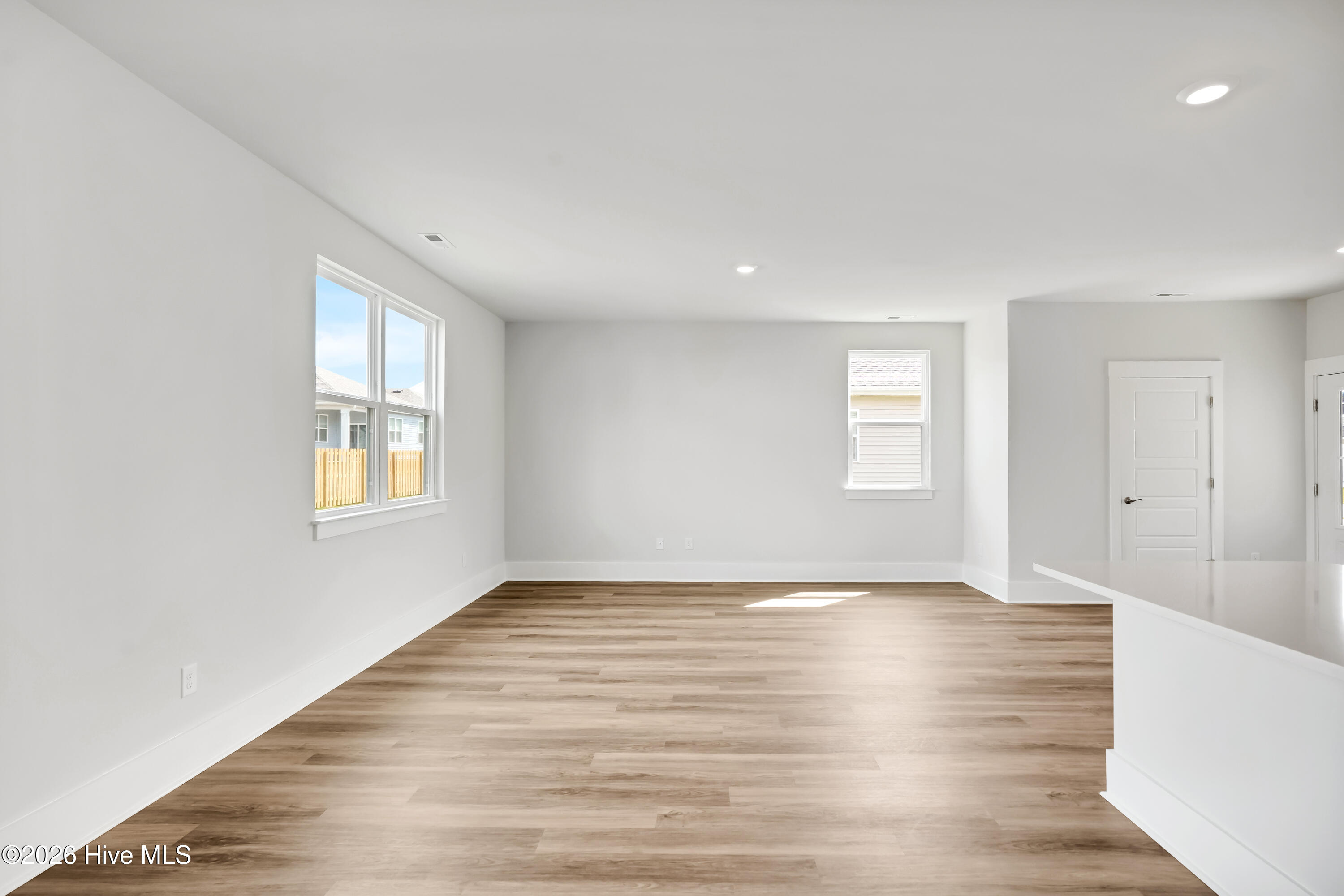 100544659 | Photo 16