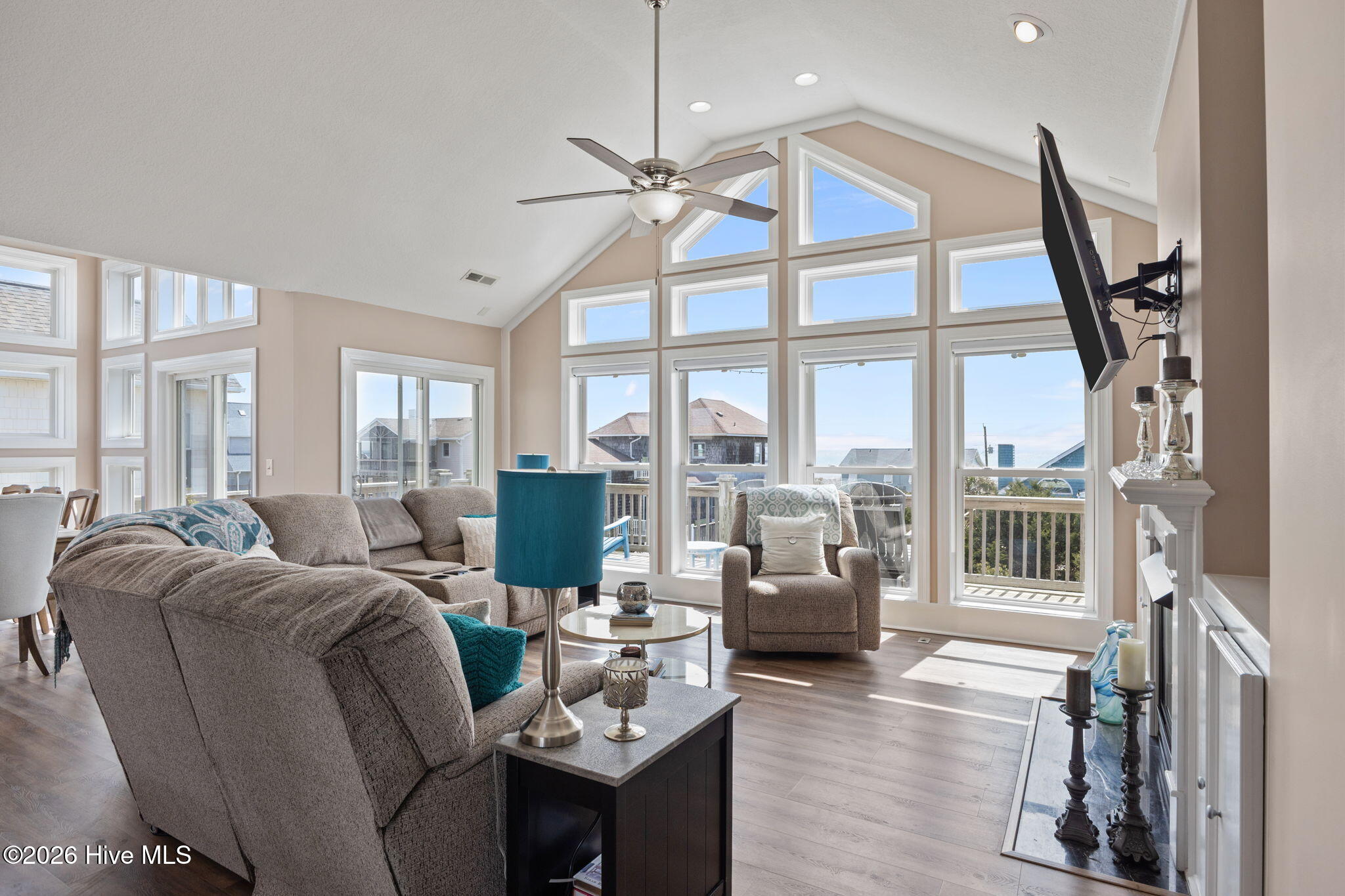 100563180 | Photo 13