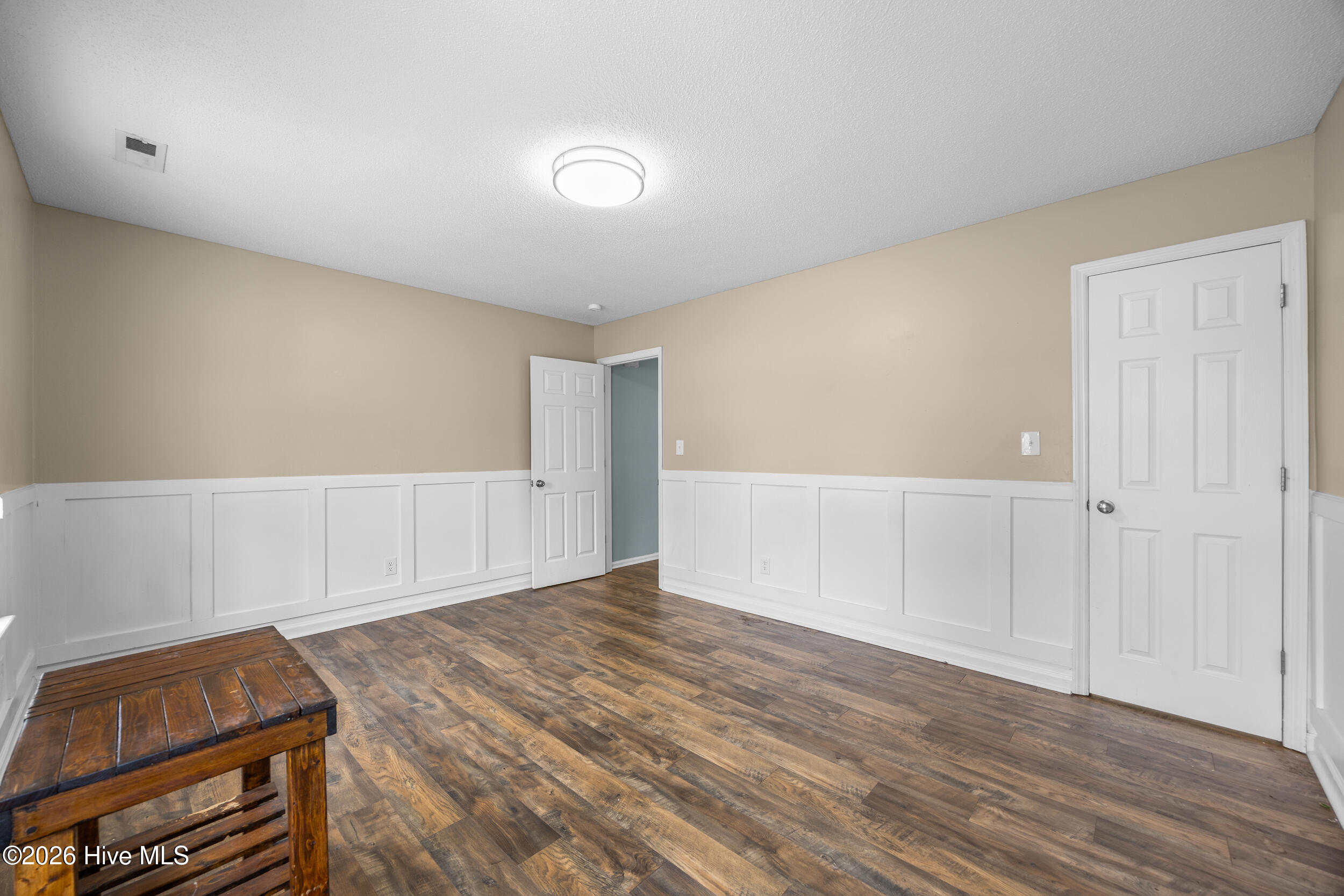 100557892 | Photo 12